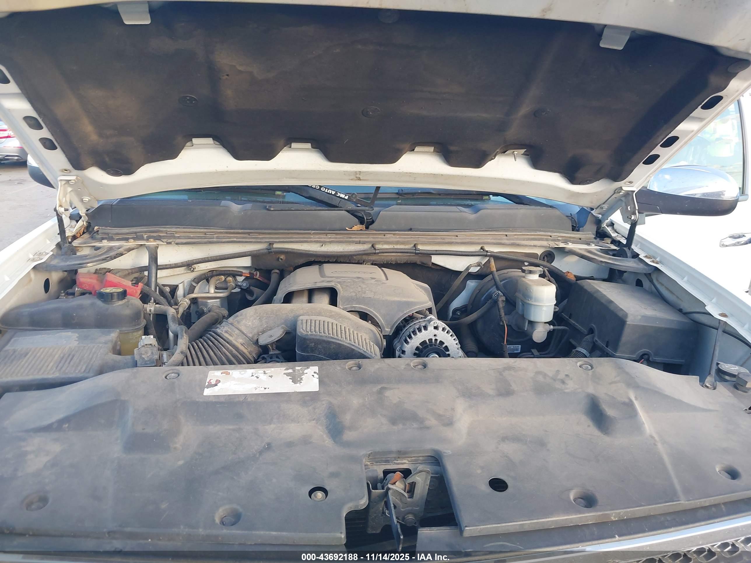 CHEVROLET SILVERADO image 10
