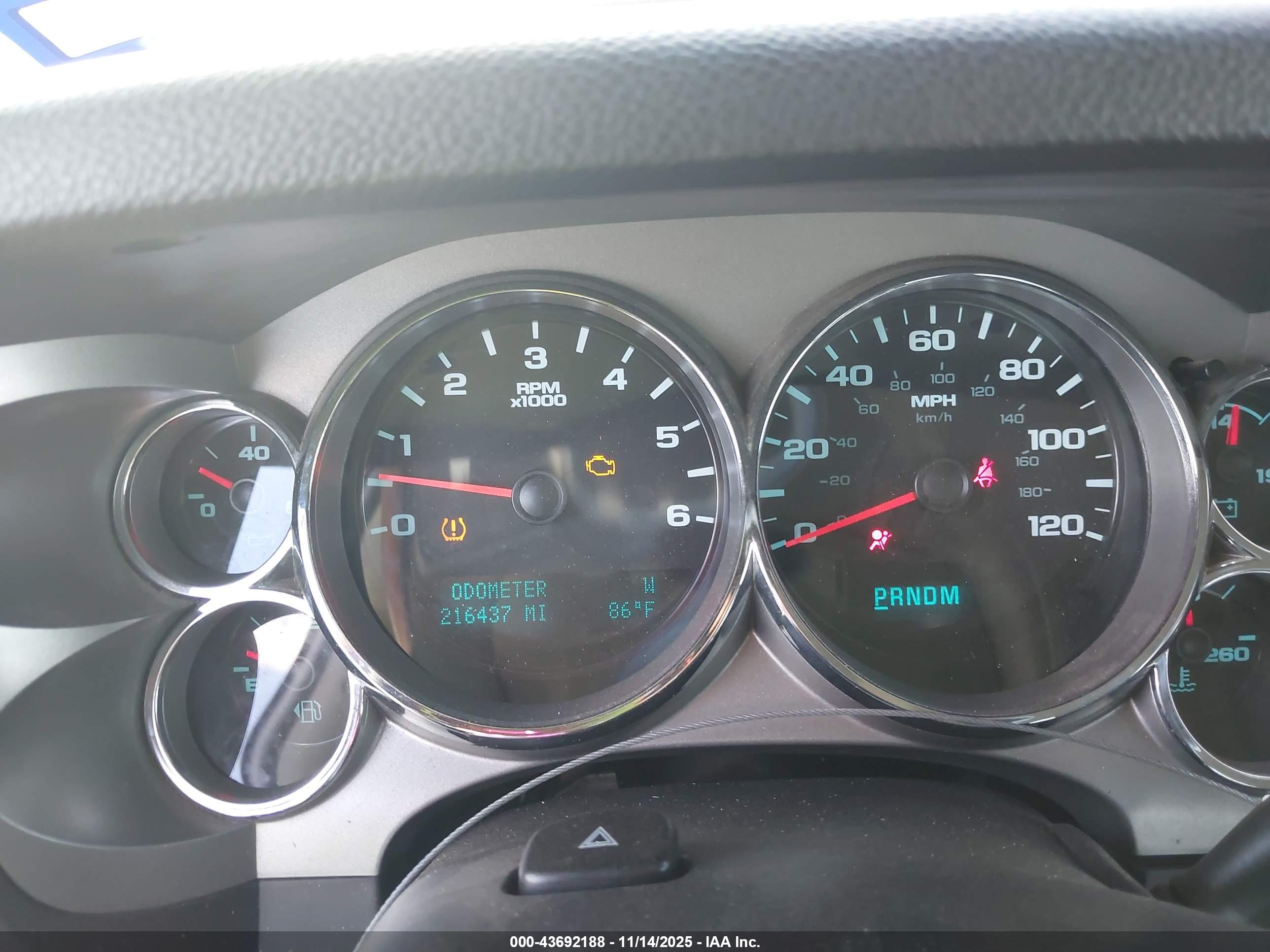 CHEVROLET SILVERADO image 7