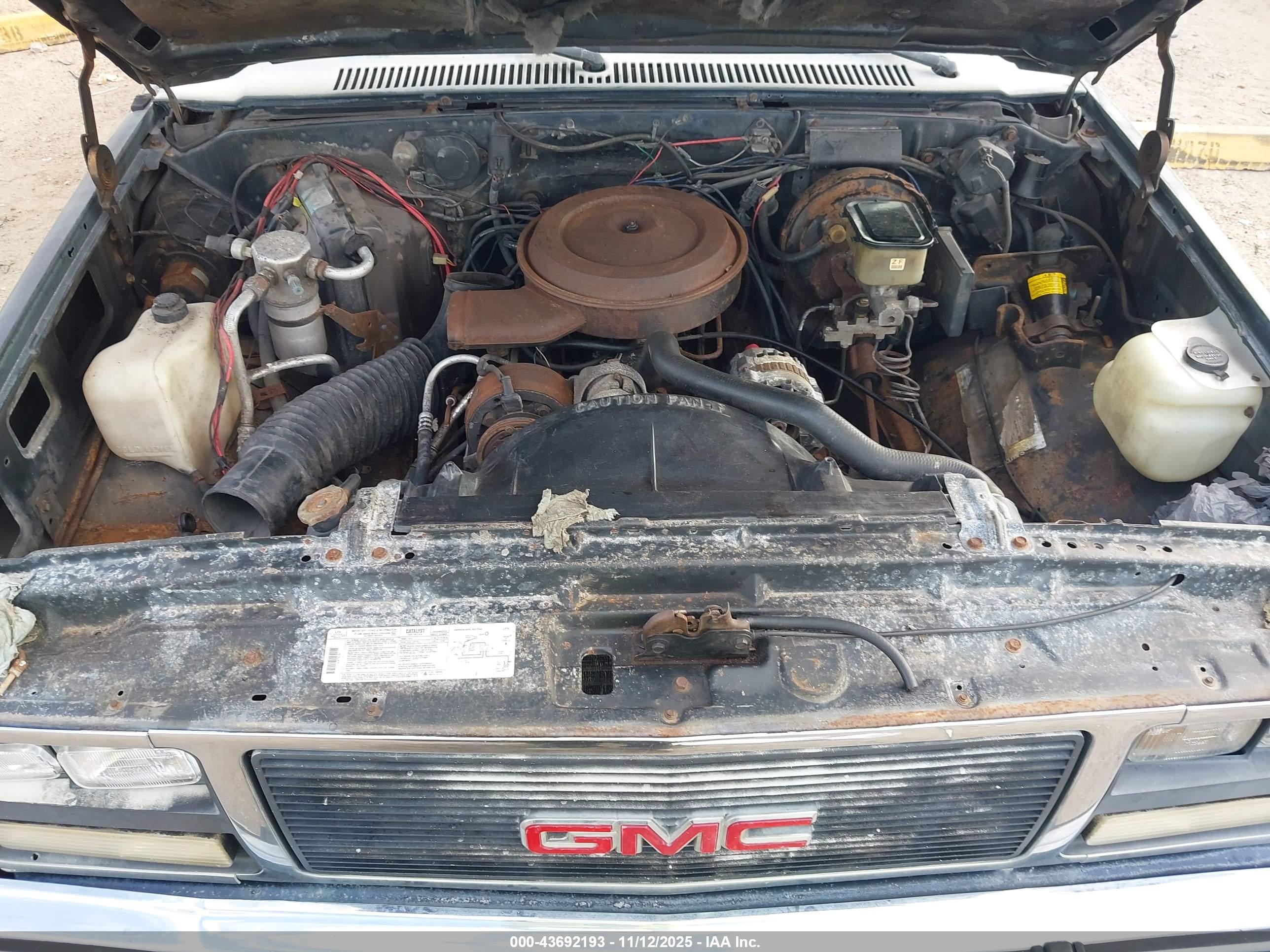 GMC SUBURBAN image 10