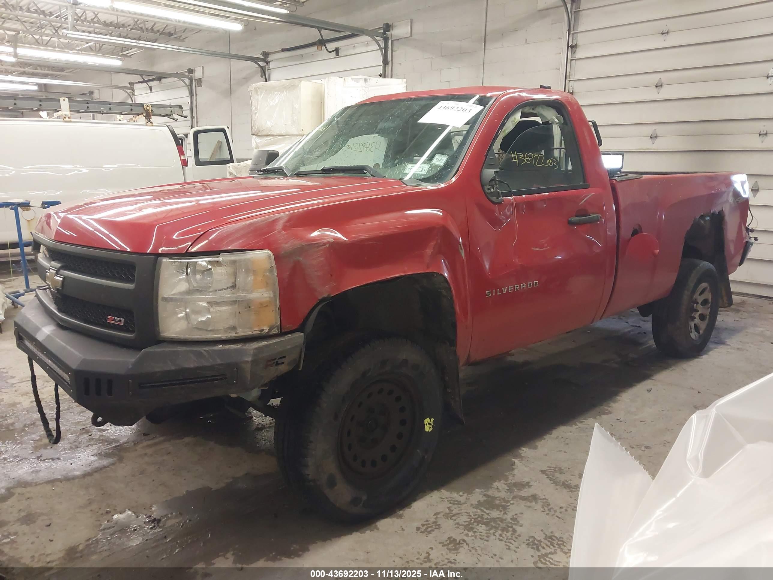 CHEVROLET SILVERADO image 2