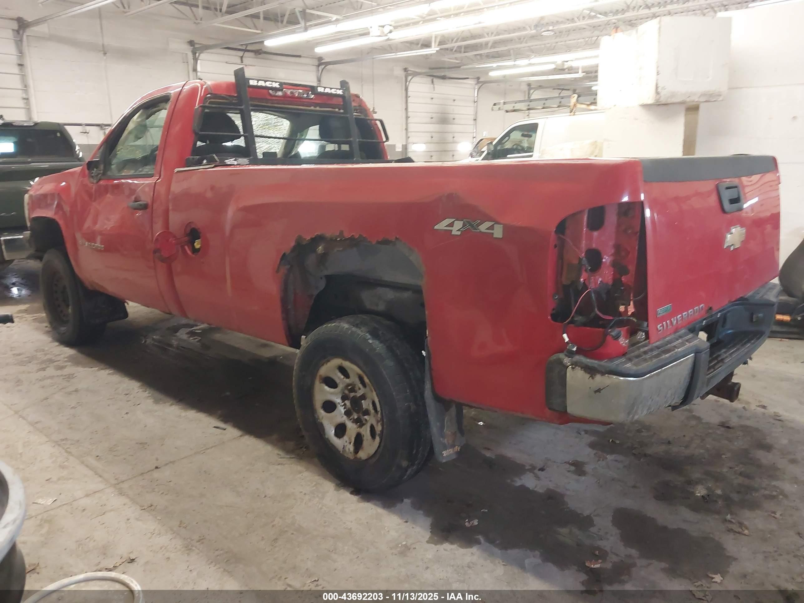 CHEVROLET SILVERADO image 3