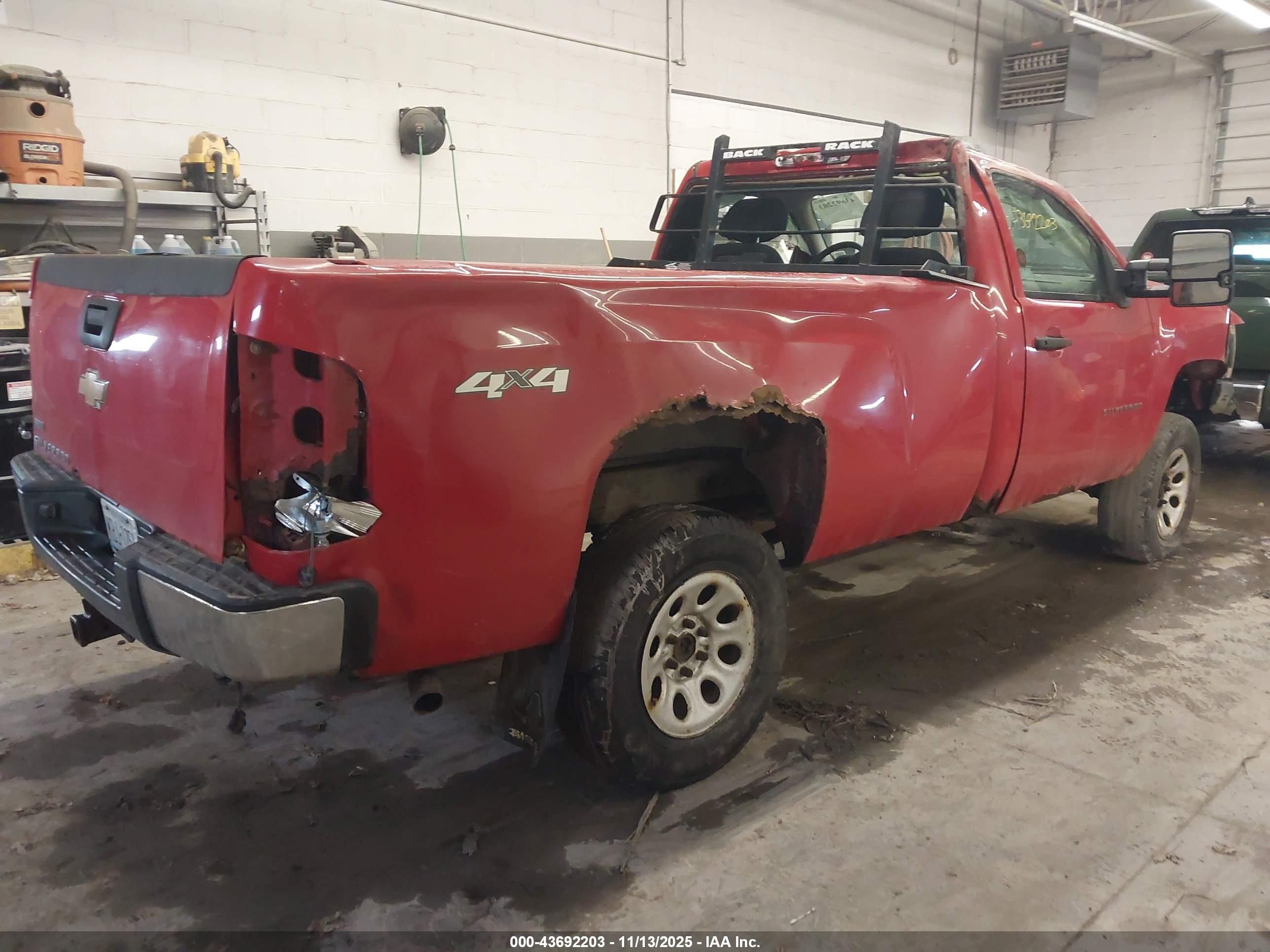 CHEVROLET SILVERADO image 4