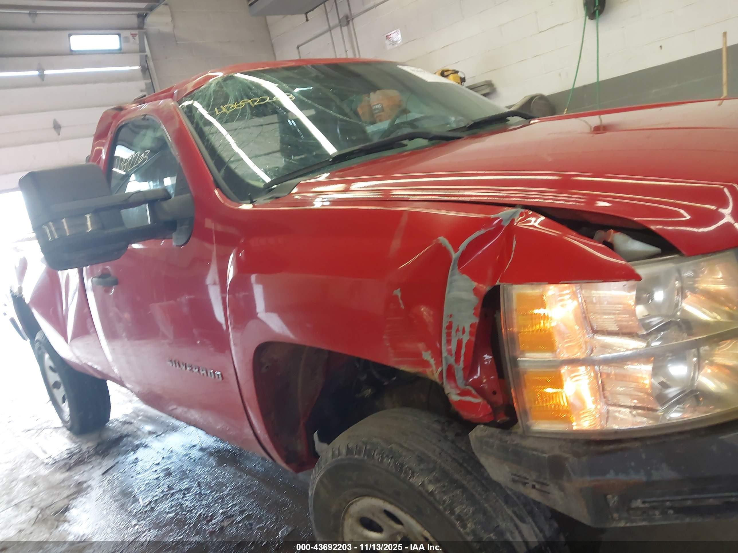 CHEVROLET SILVERADO image 6