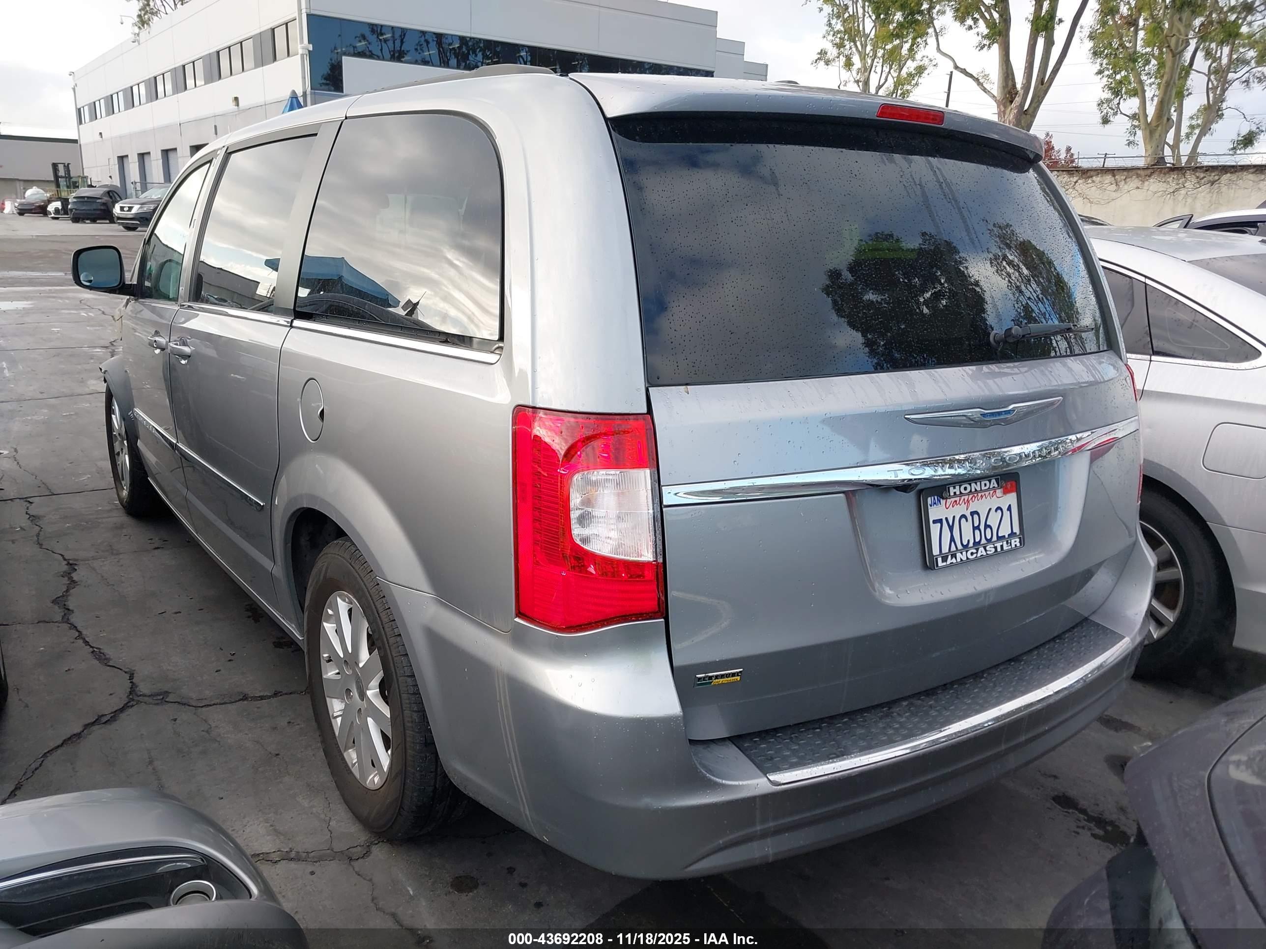 CHRYSLER TOWN image 3