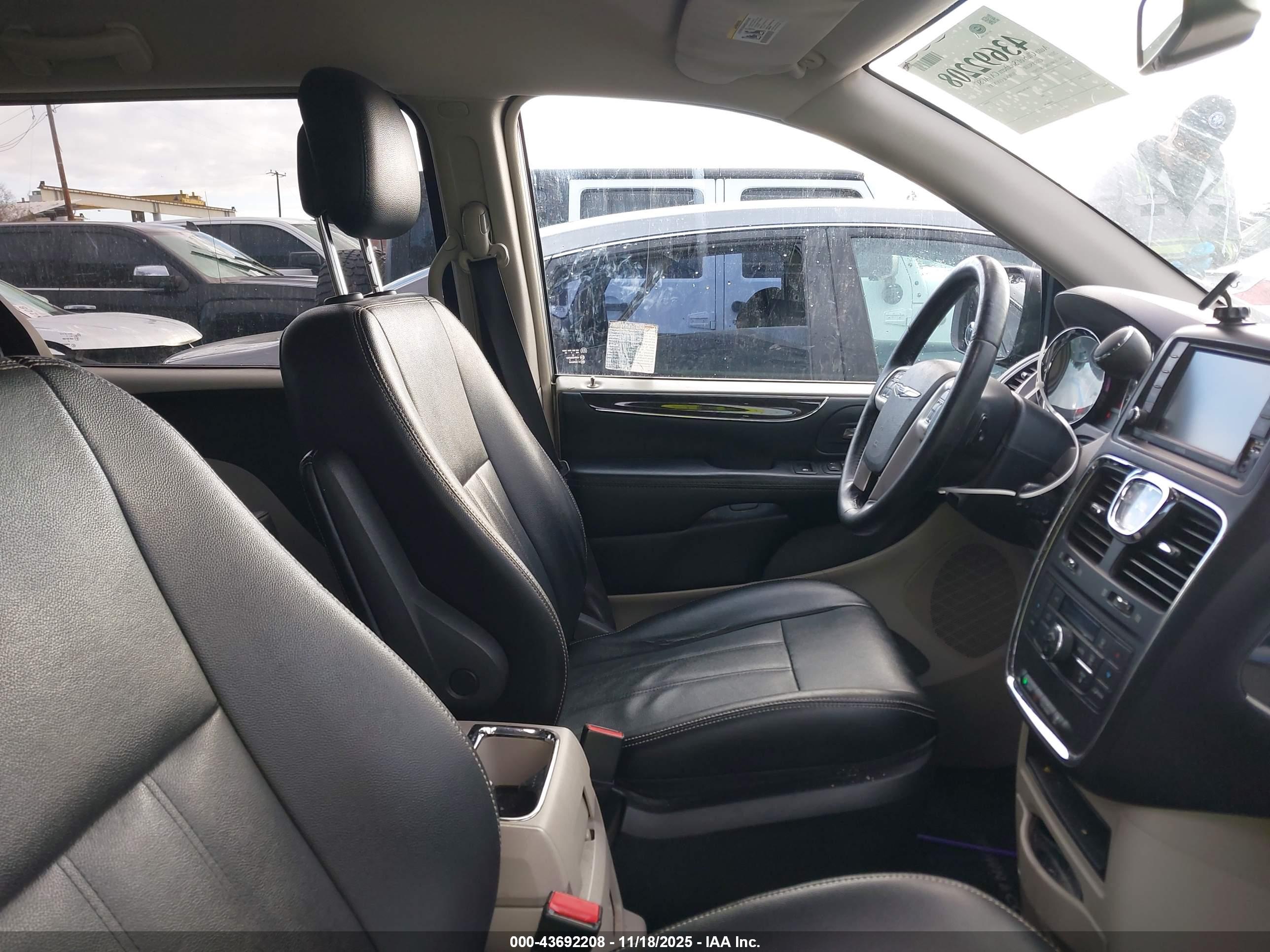 CHRYSLER TOWN image 5