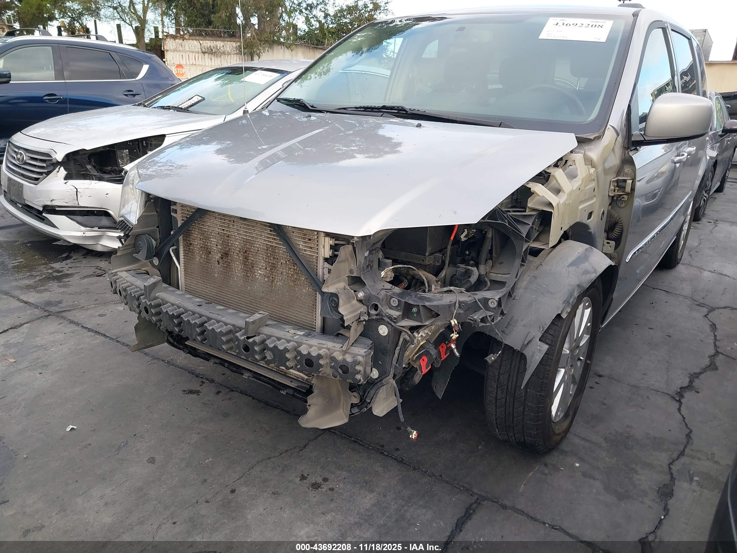 CHRYSLER TOWN image 6