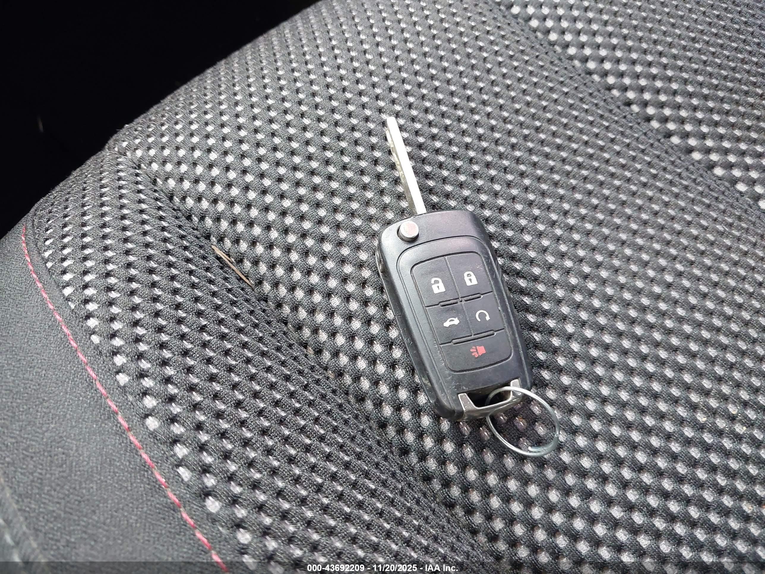 CHEVROLET EQUINOX image 11