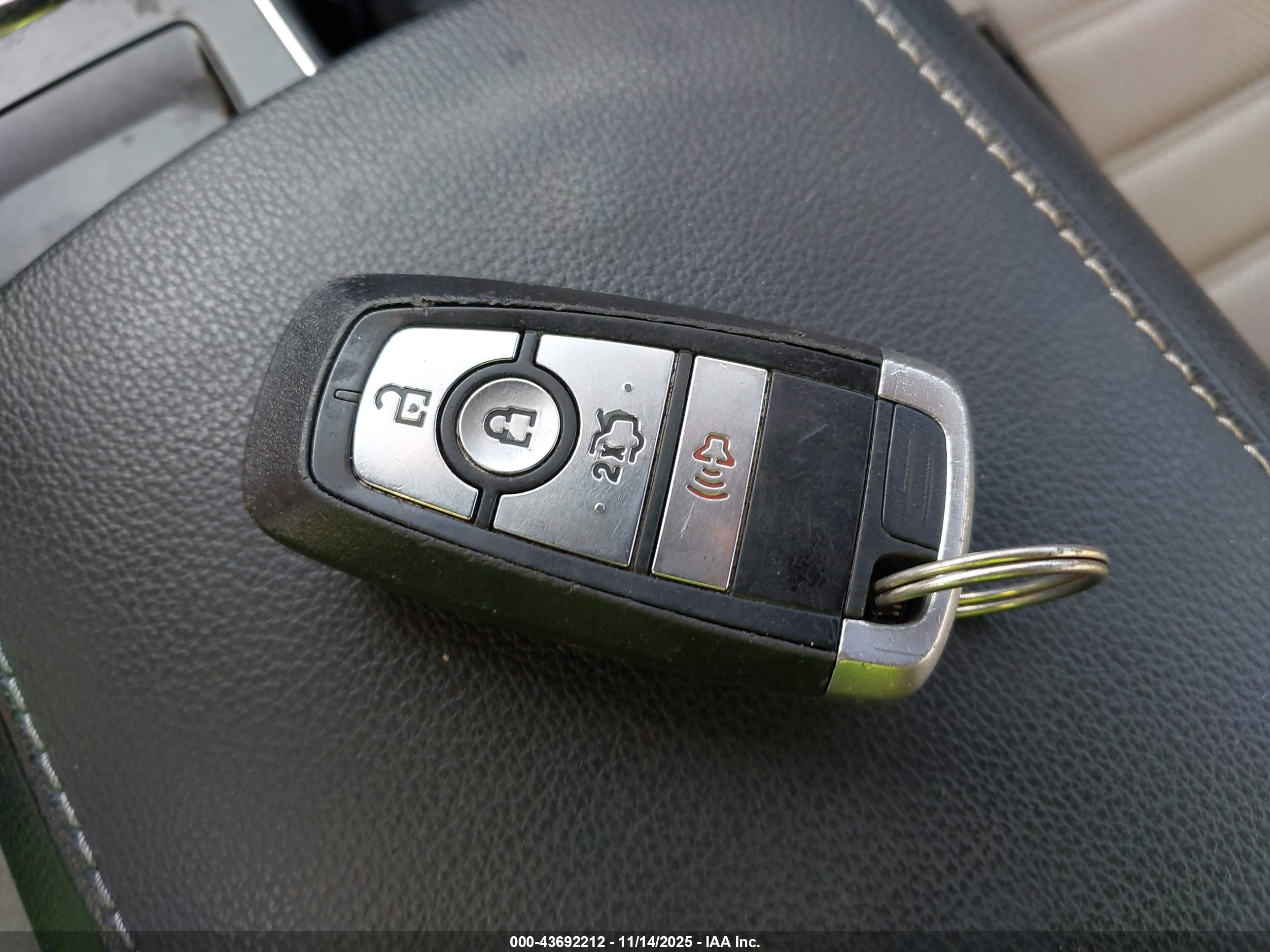 FORD FUSION image 11