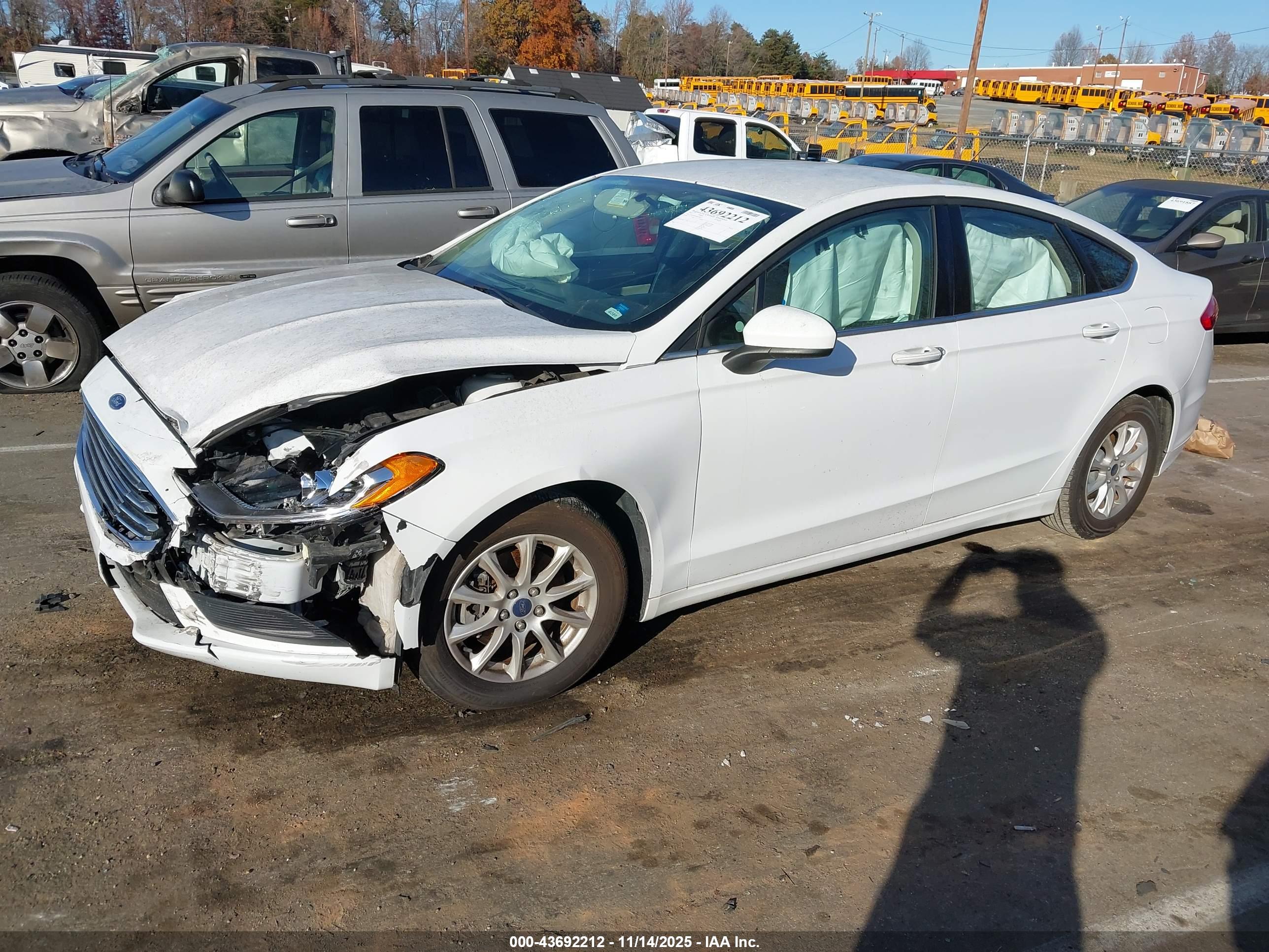 FORD FUSION image 2