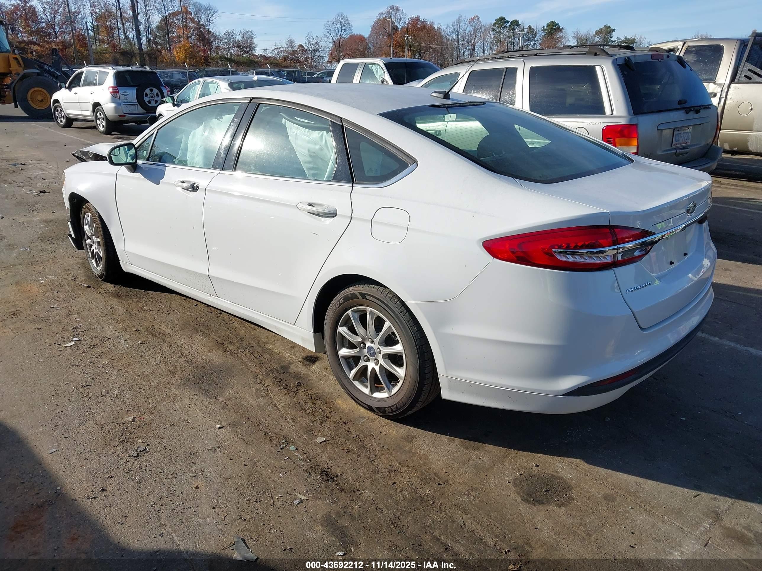FORD FUSION image 3