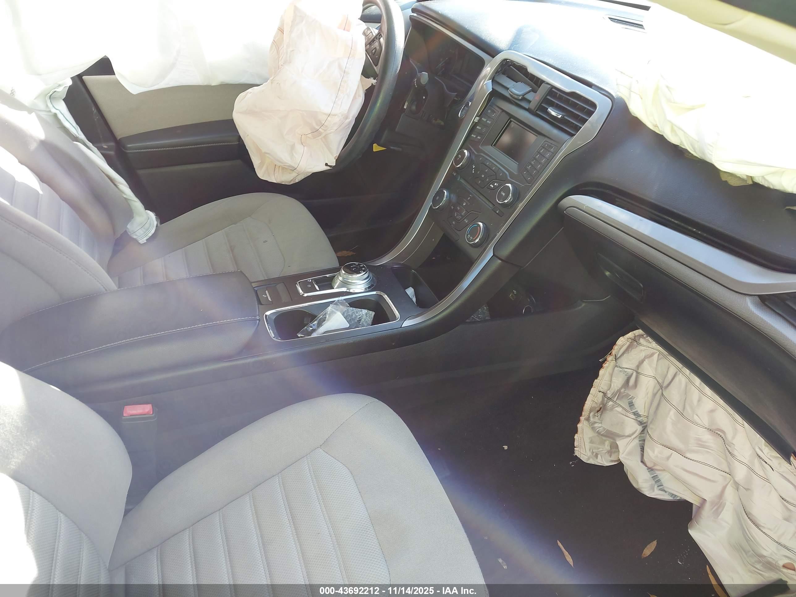 FORD FUSION image 5
