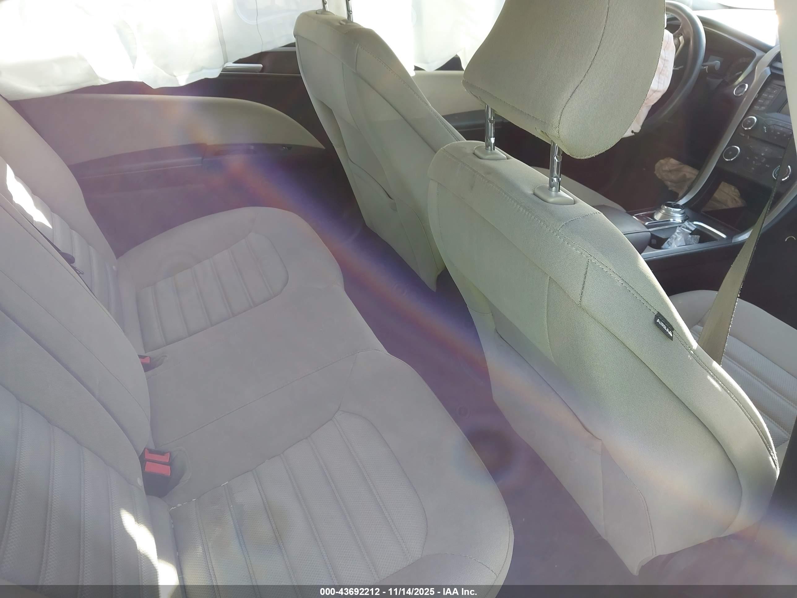 FORD FUSION image 8