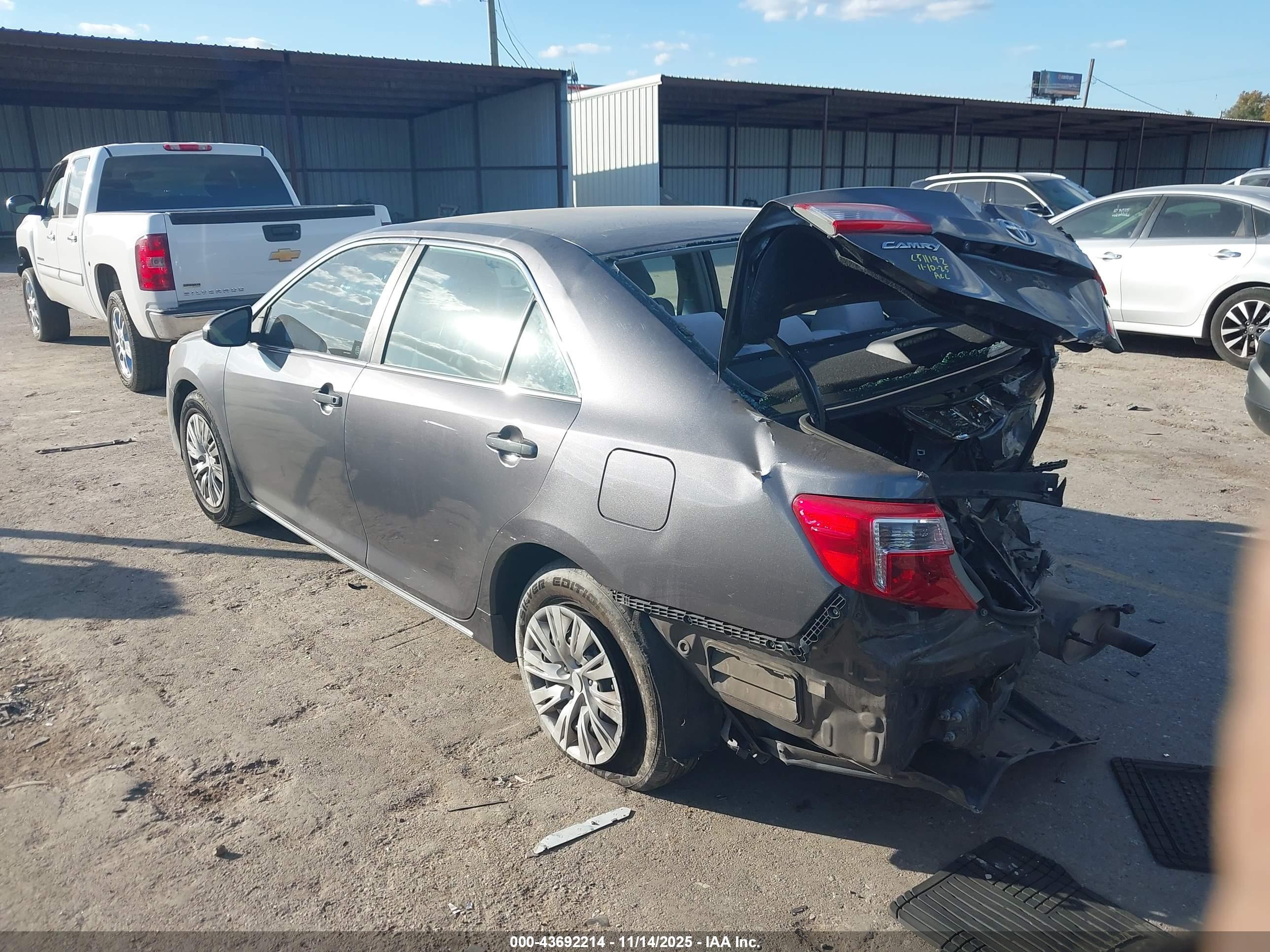 TOYOTA CAMRY image 3