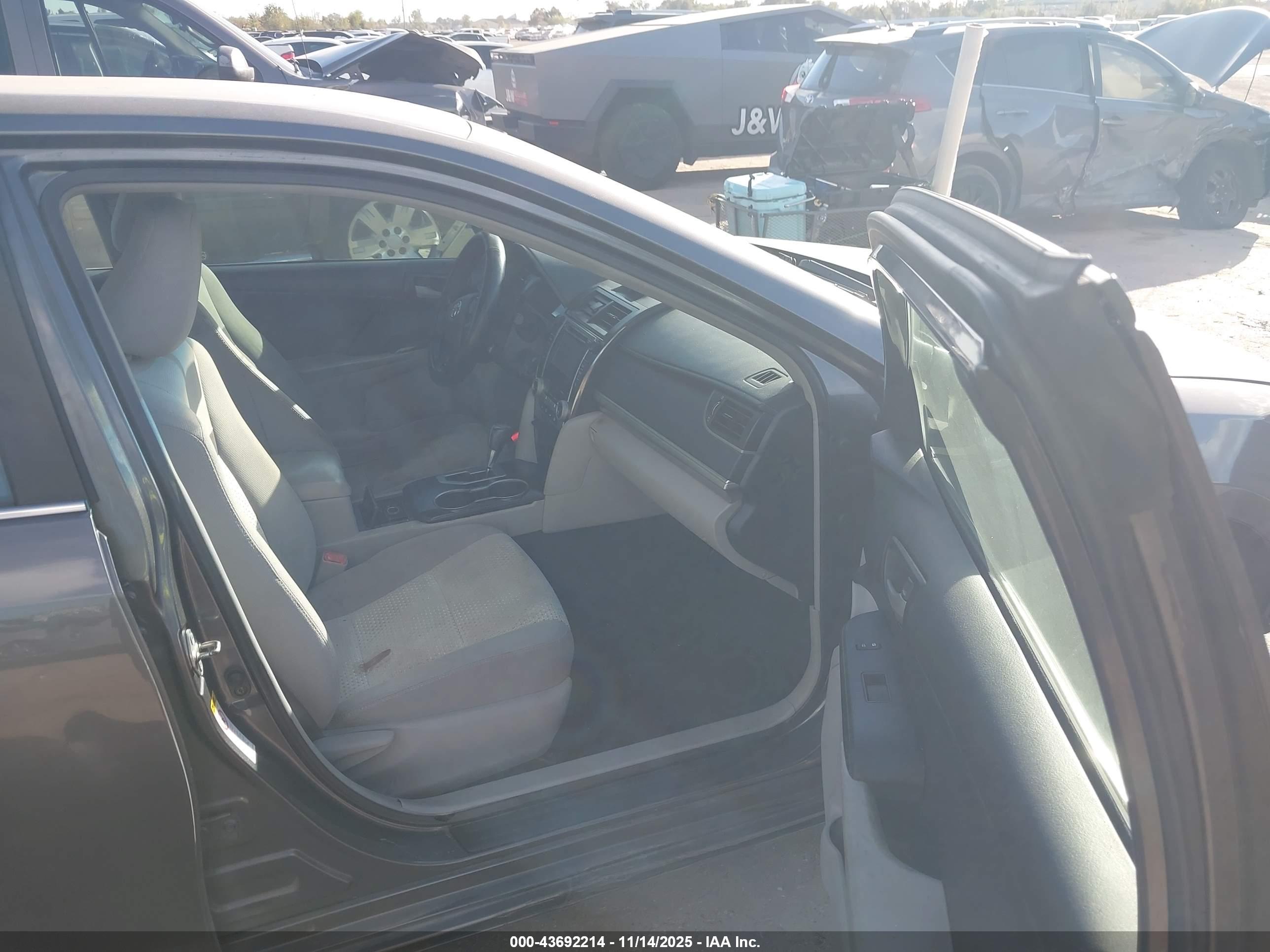 TOYOTA CAMRY image 5