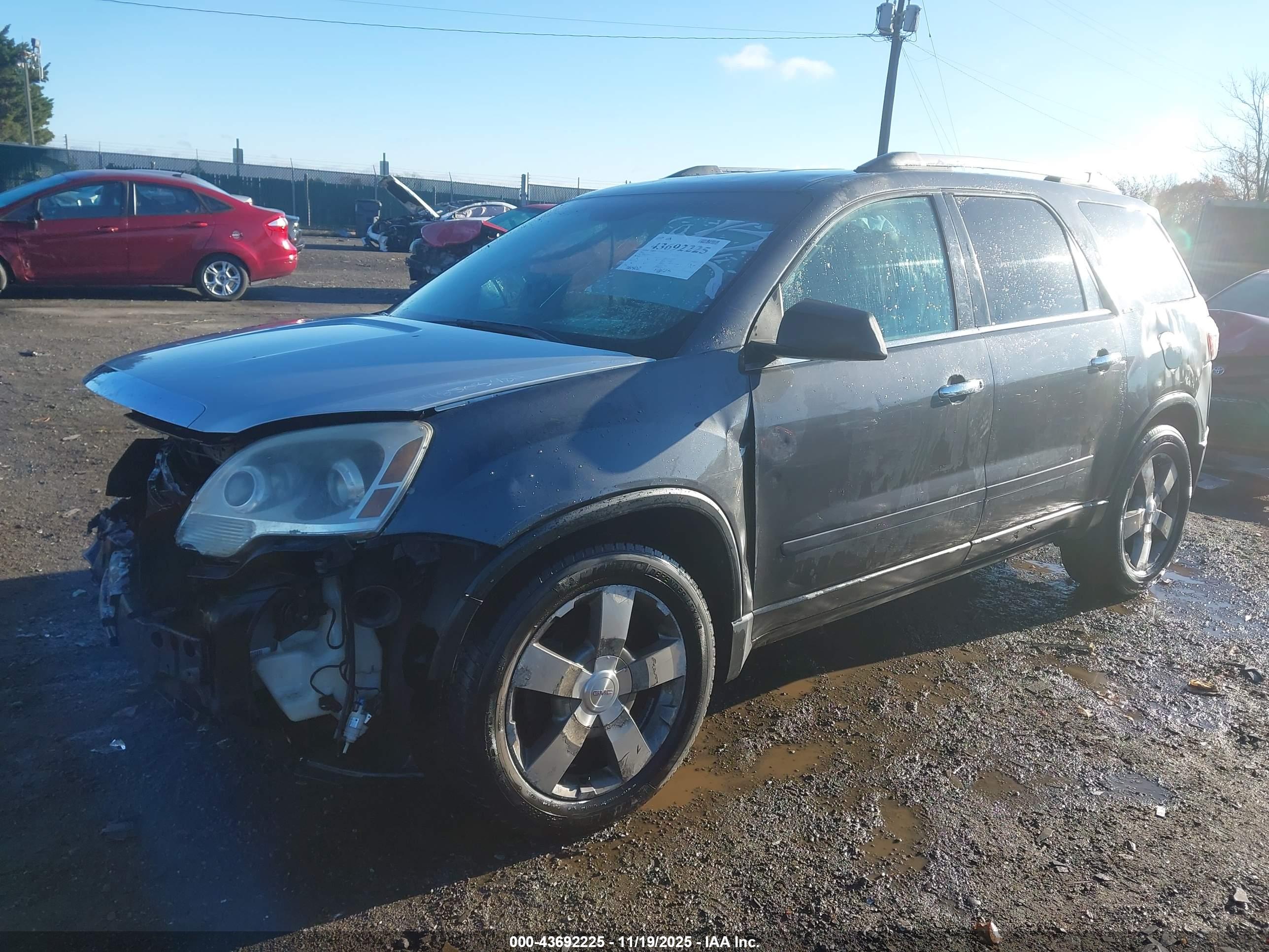 GMC ACADIA image 2
