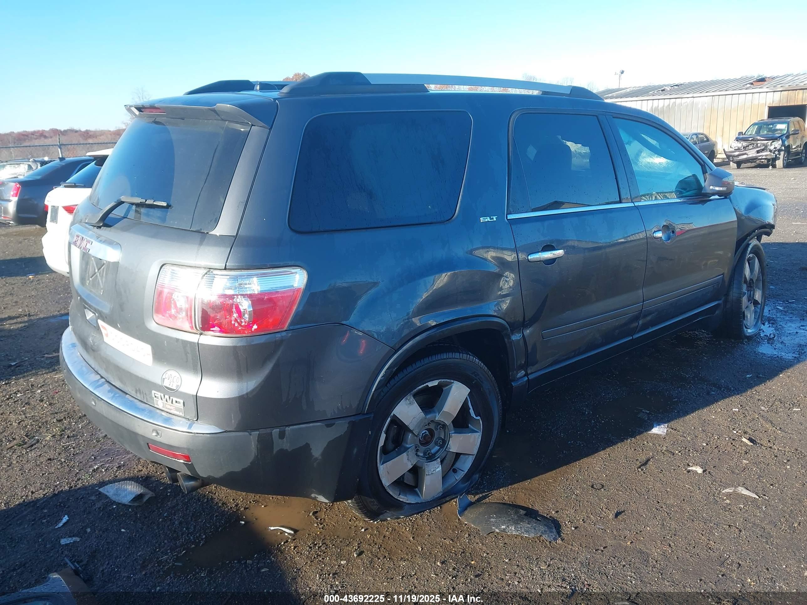 GMC ACADIA image 4