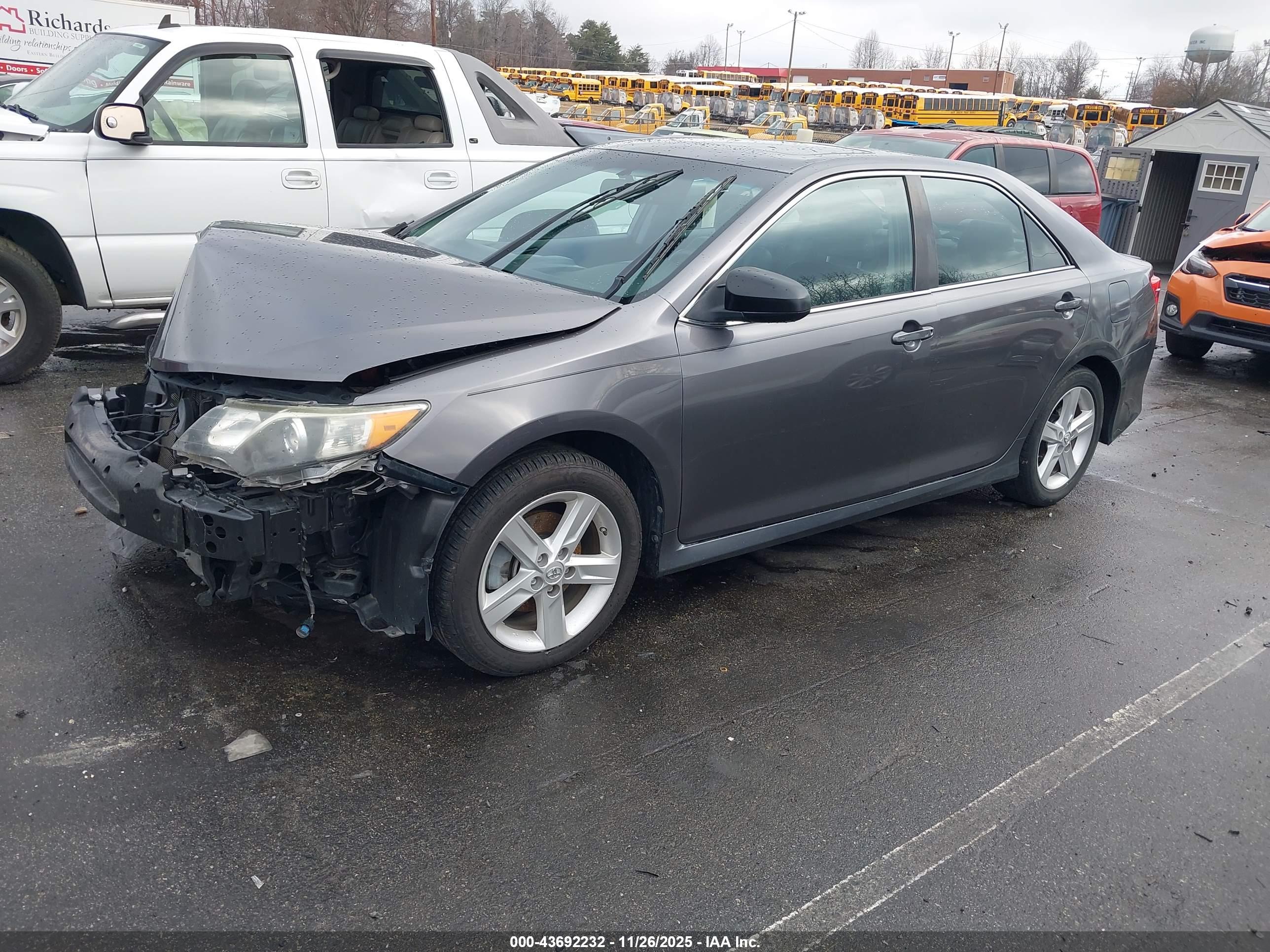 TOYOTA CAMRY image 2