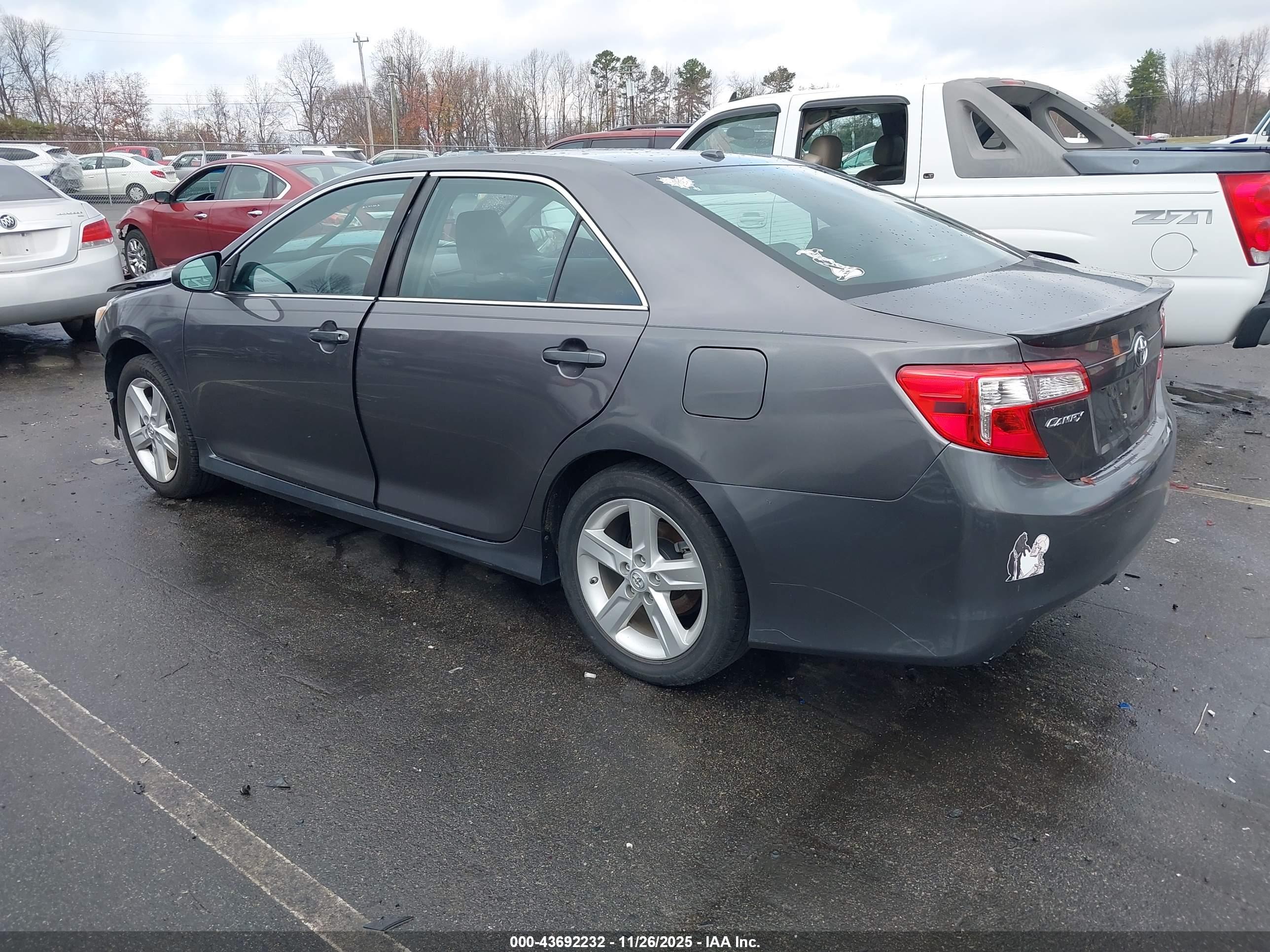 TOYOTA CAMRY image 3