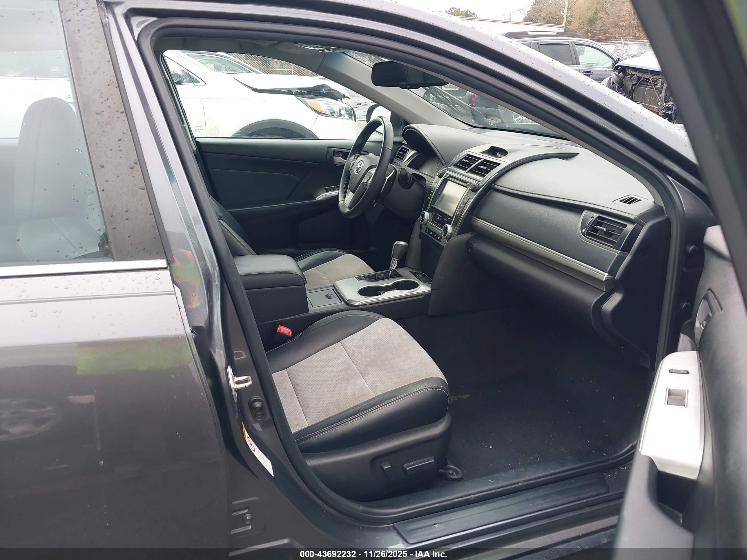 TOYOTA CAMRY image 5