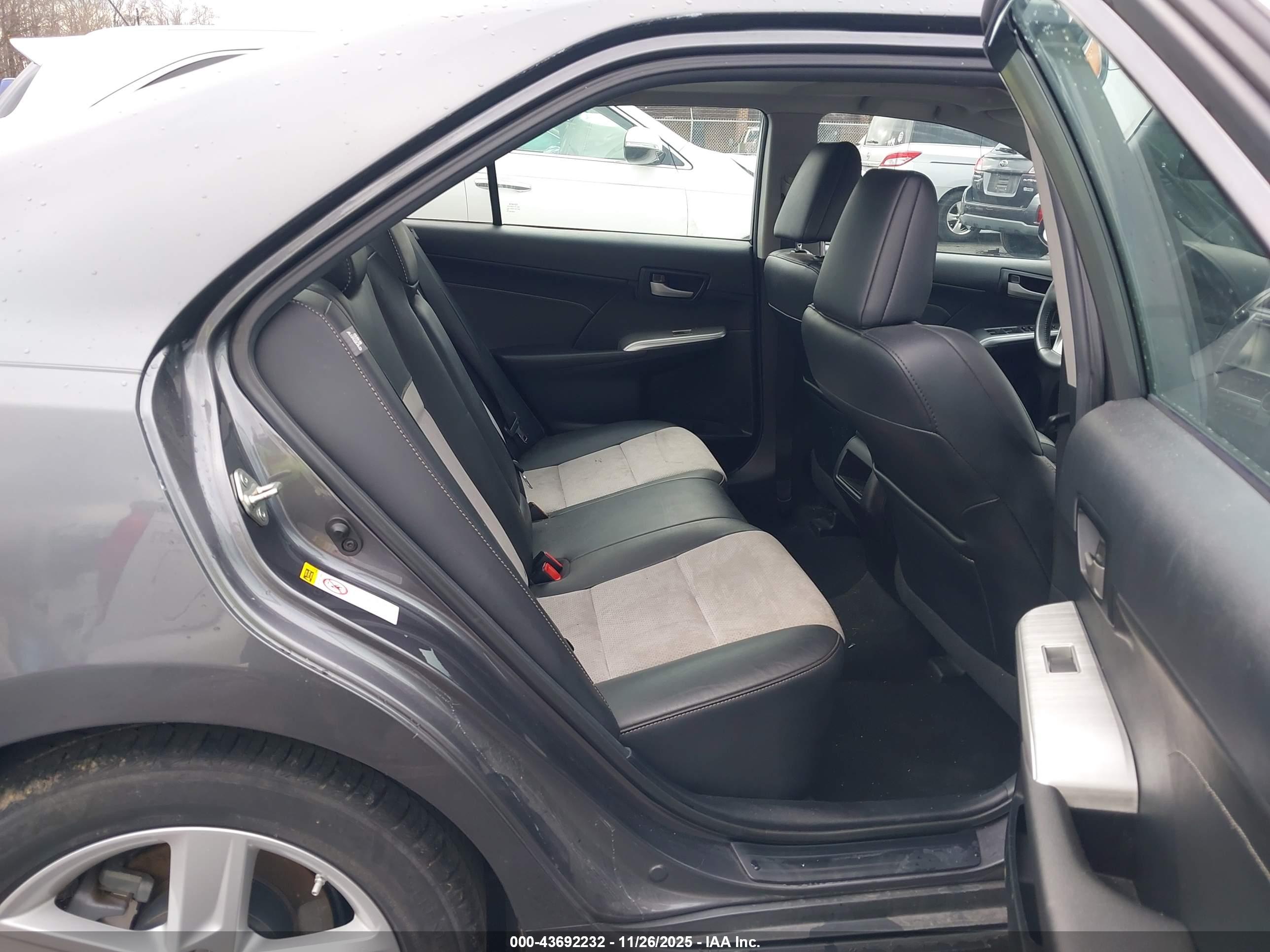 TOYOTA CAMRY image 8