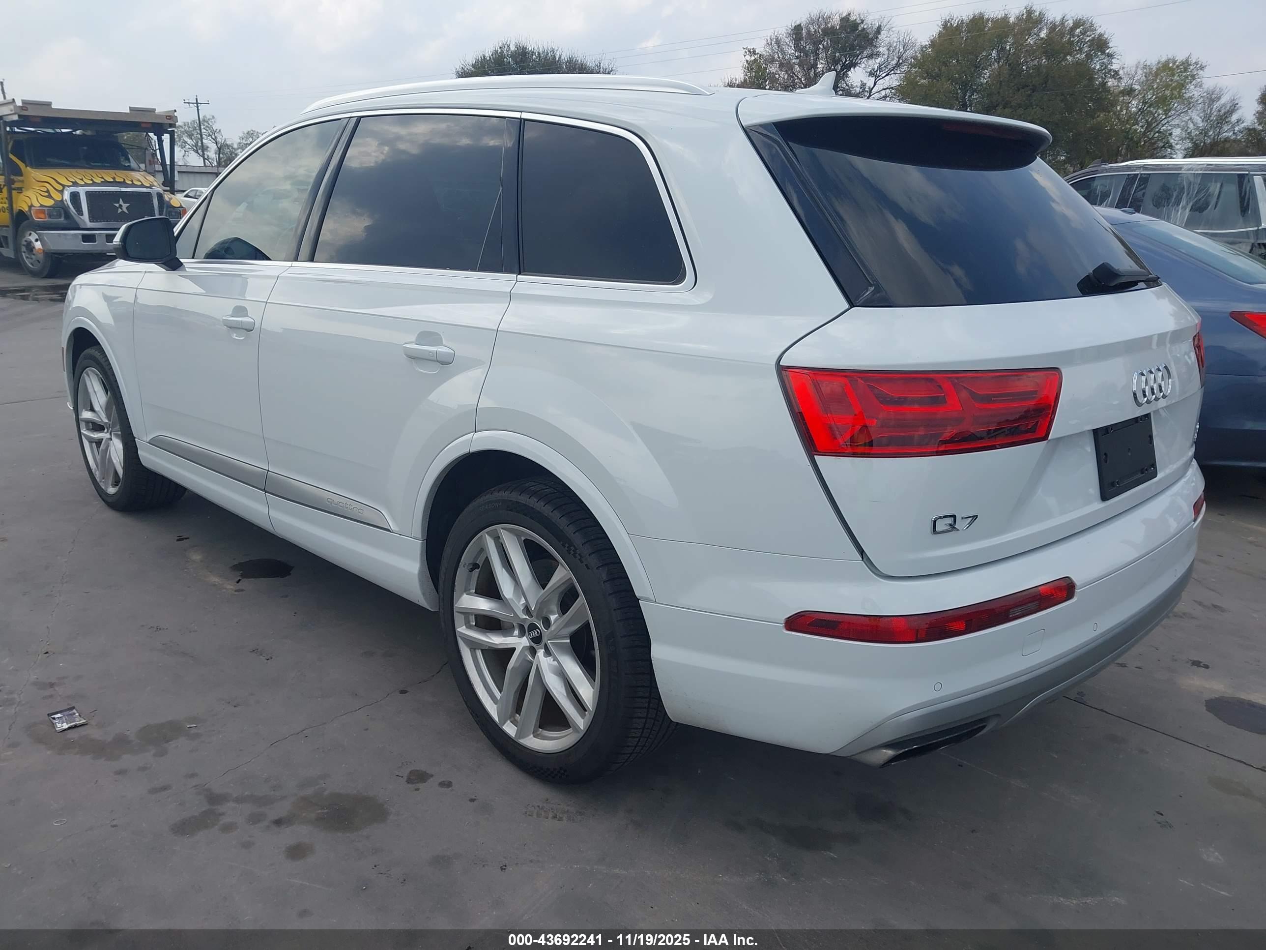 AUDI Q7 image 3