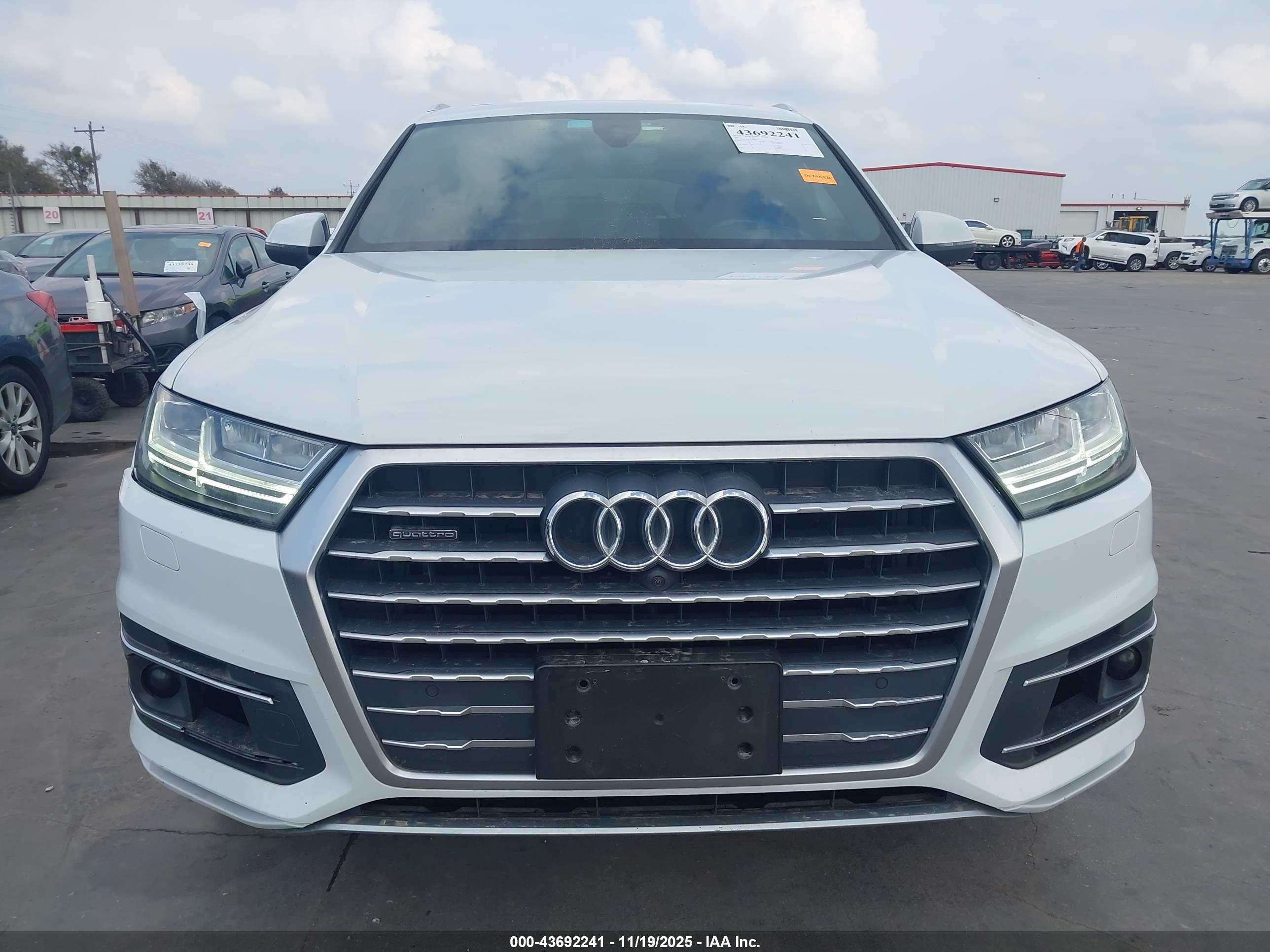 AUDI Q7 image 6