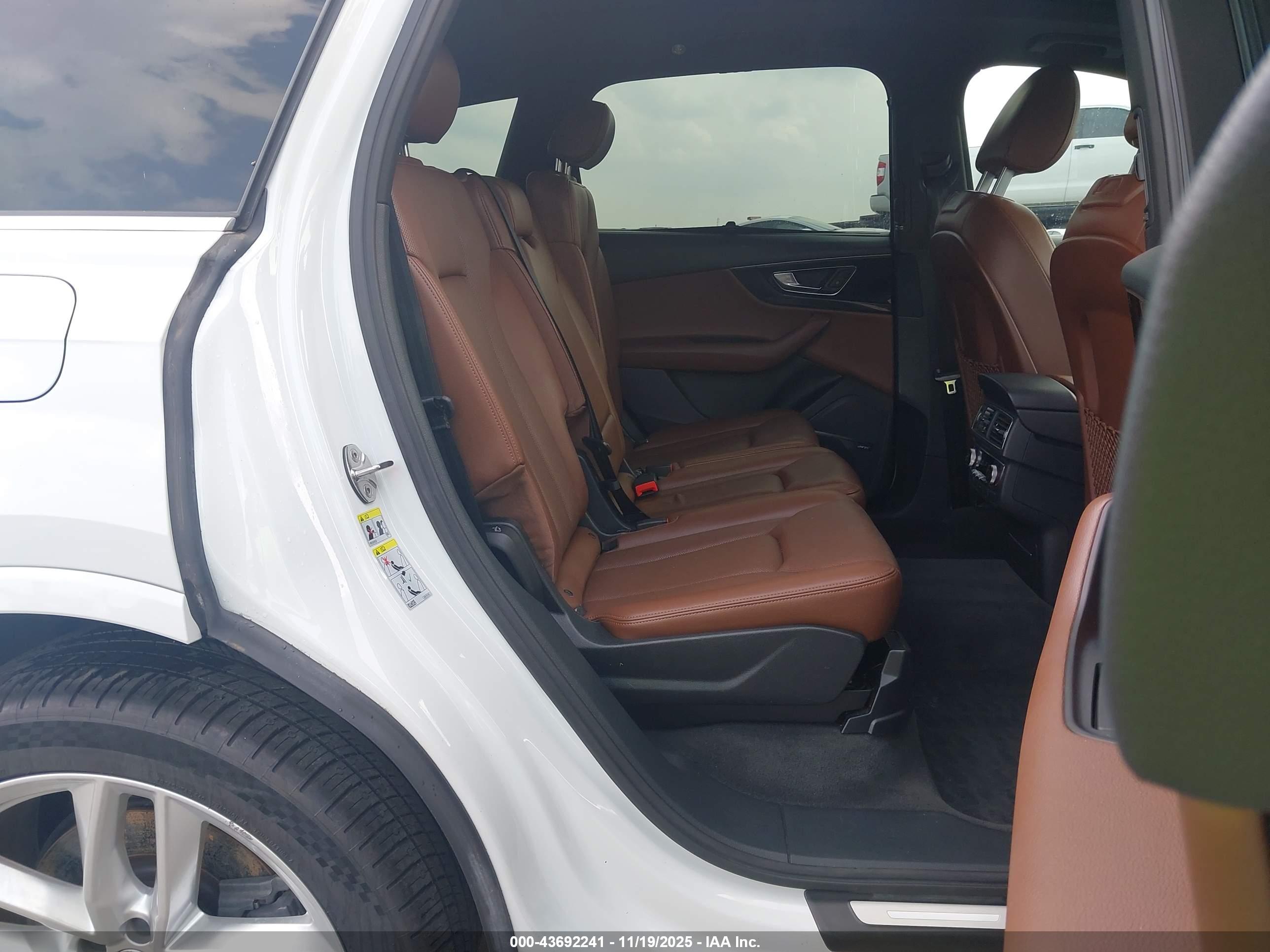 AUDI Q7 image 8