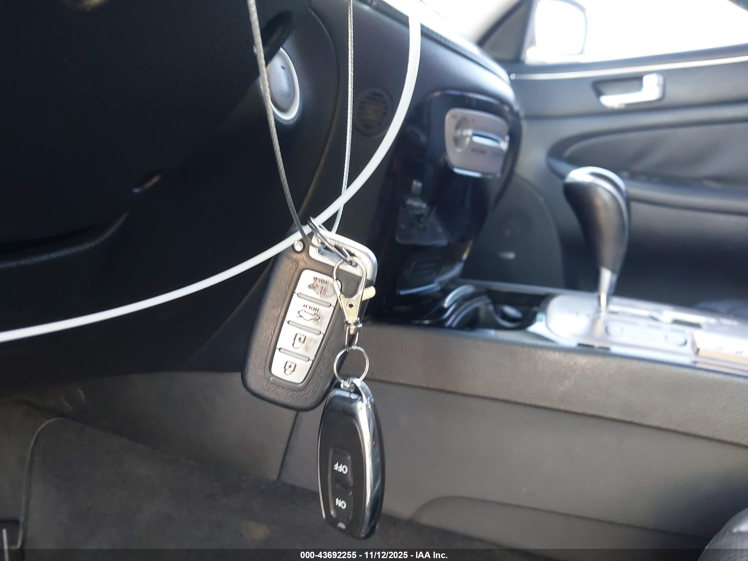 HYUNDAI GENESIS image 11