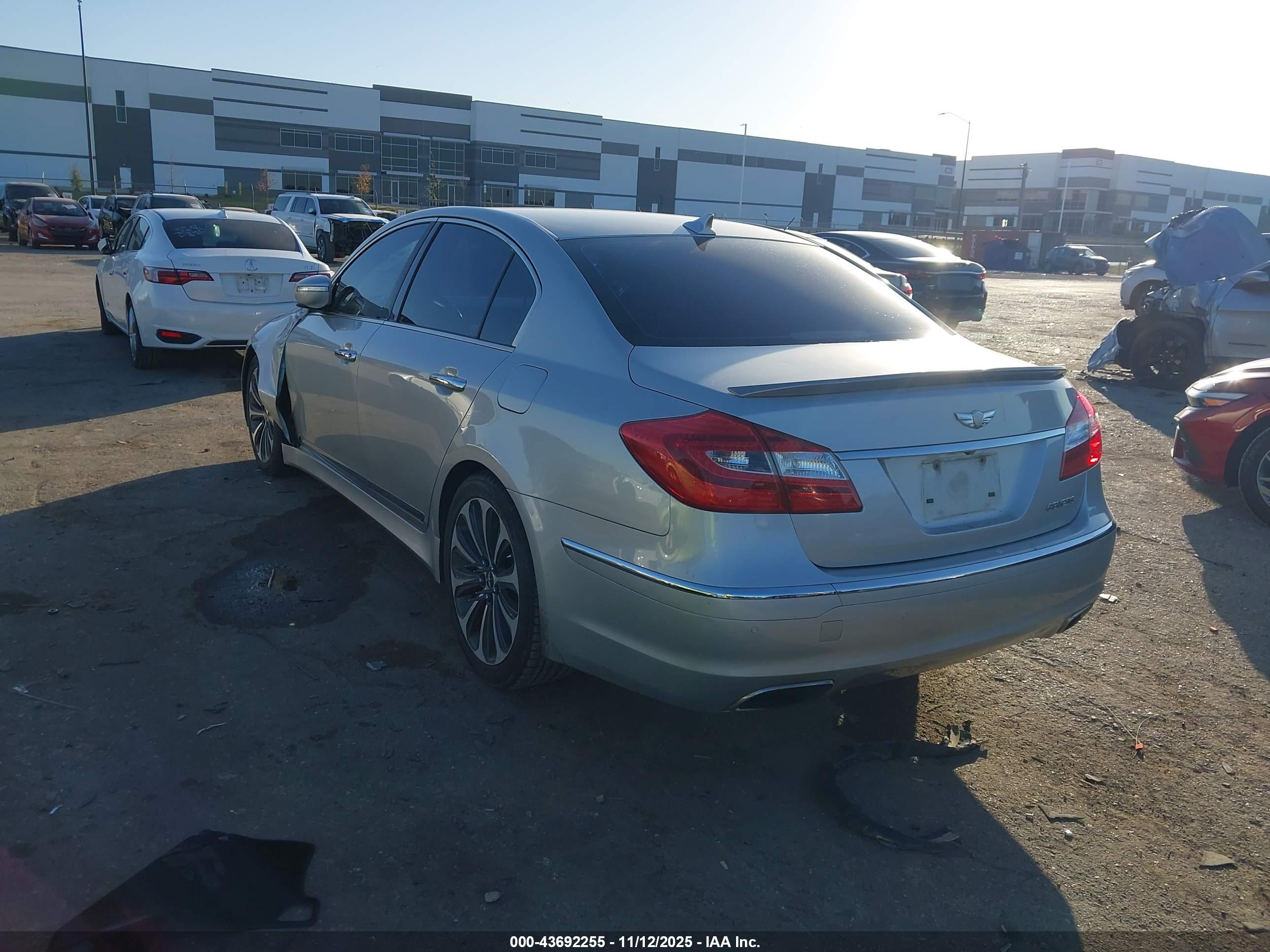HYUNDAI GENESIS image 3