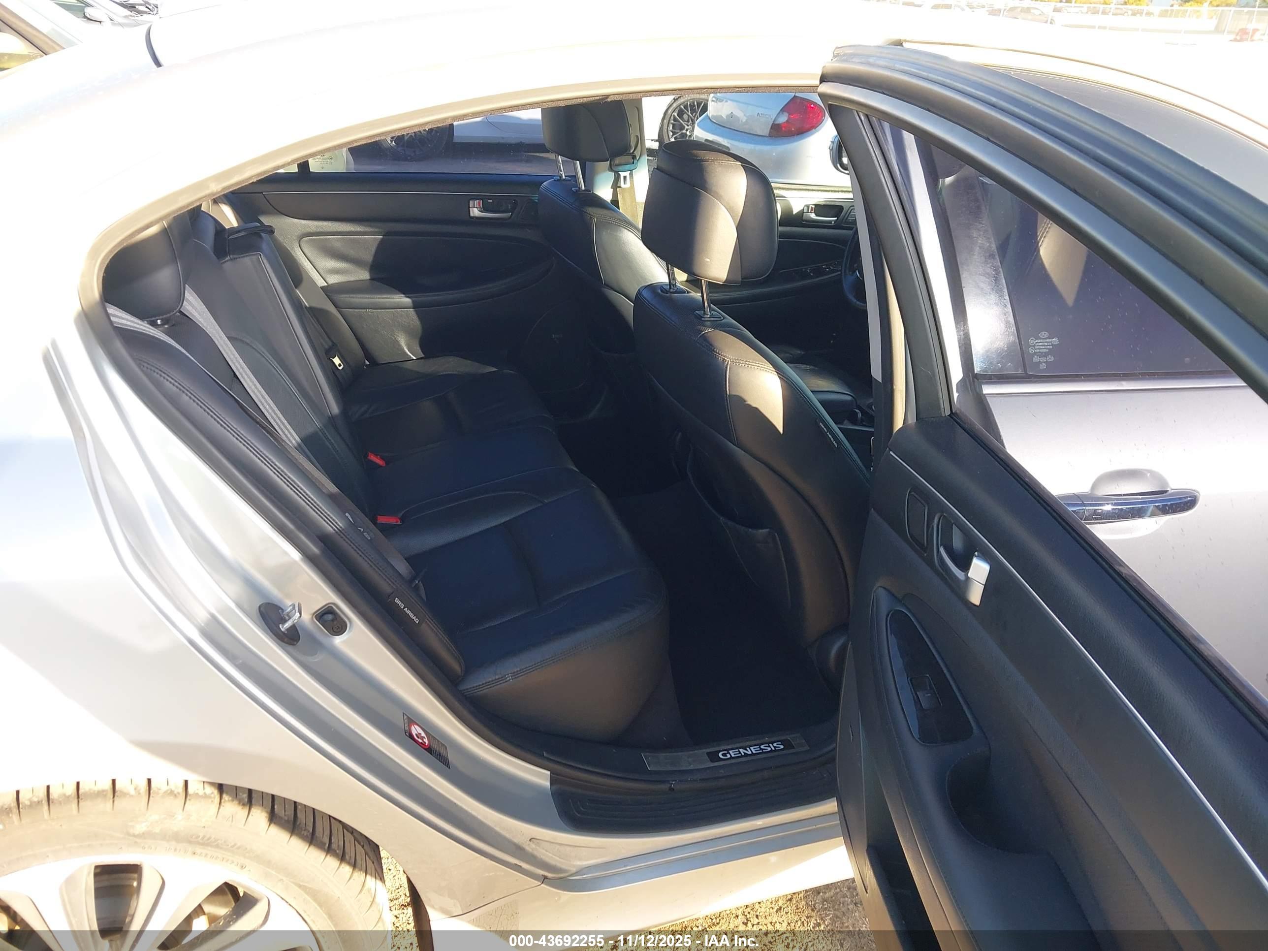 HYUNDAI GENESIS image 8