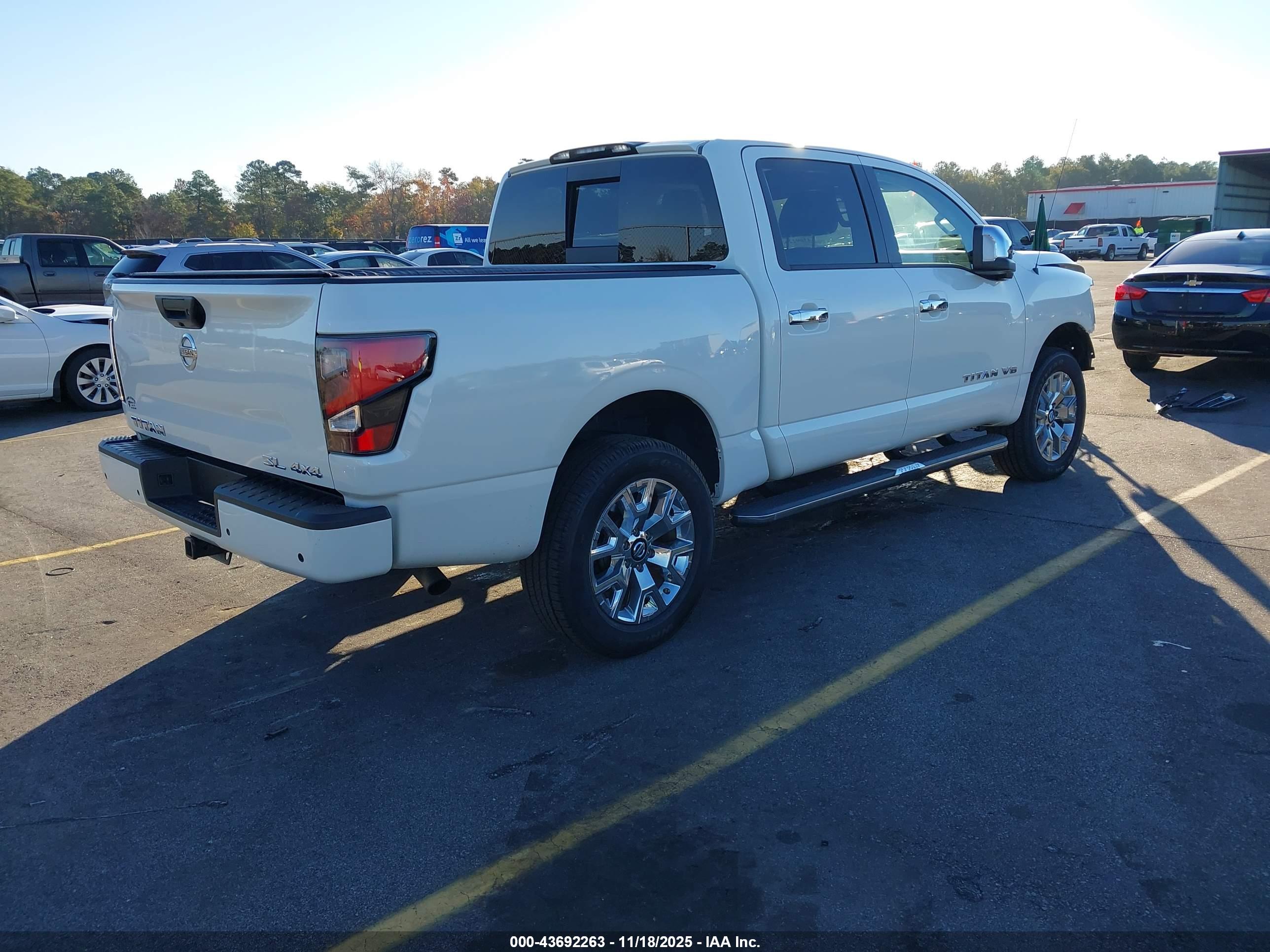 NISSAN TITAN image 4