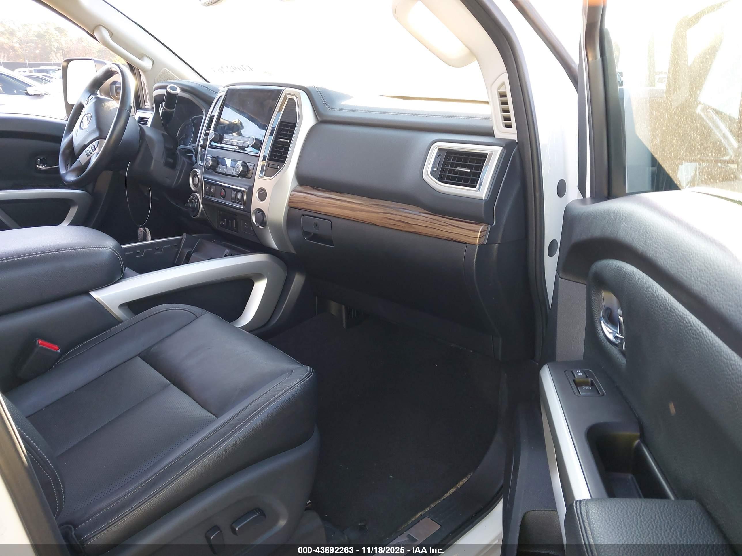 NISSAN TITAN image 5