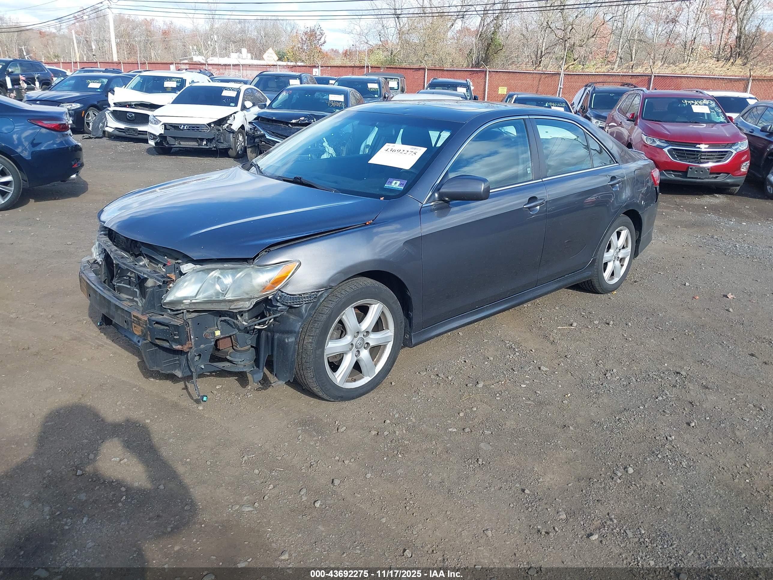 TOYOTA CAMRY image 2