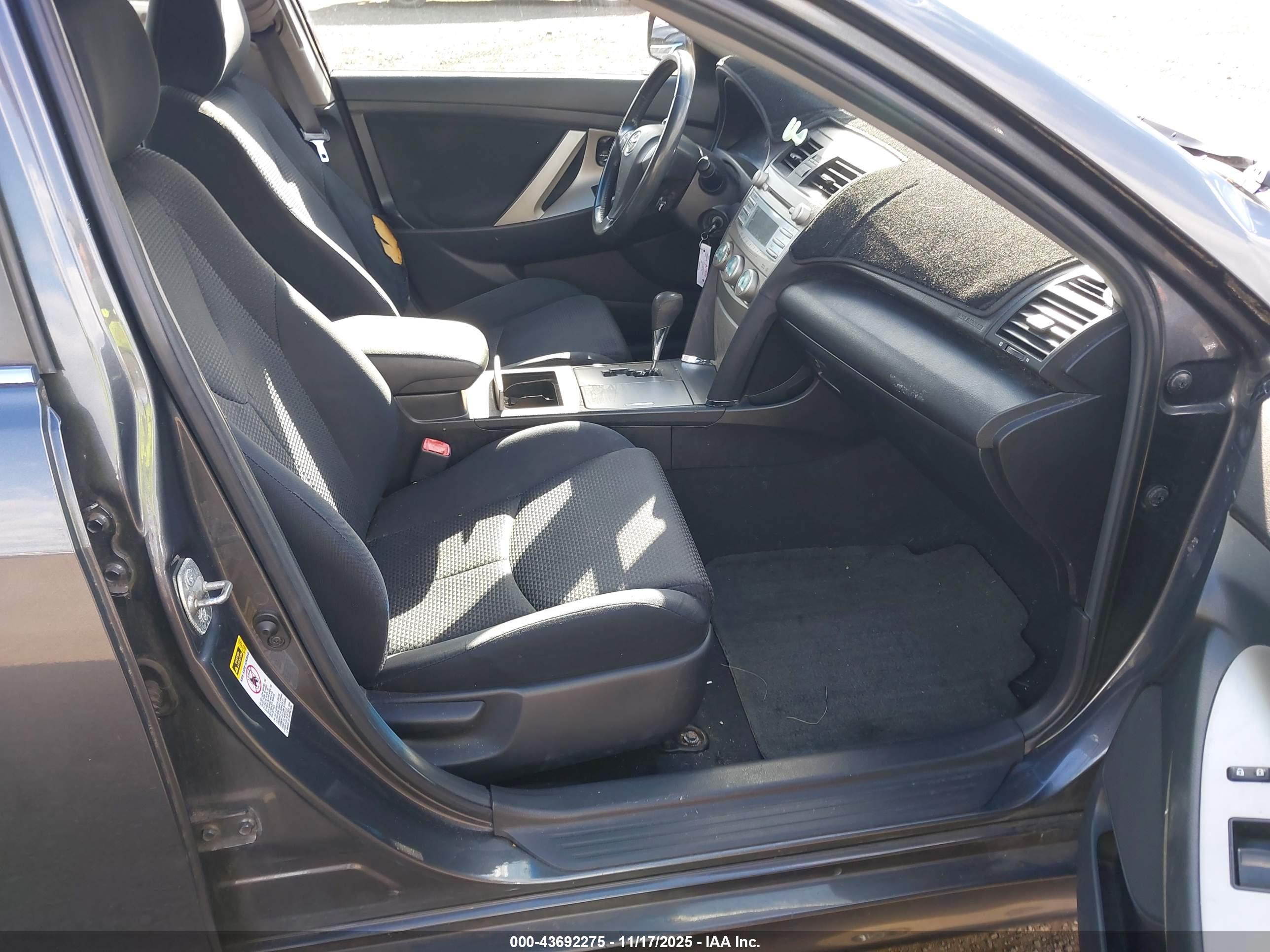TOYOTA CAMRY image 5