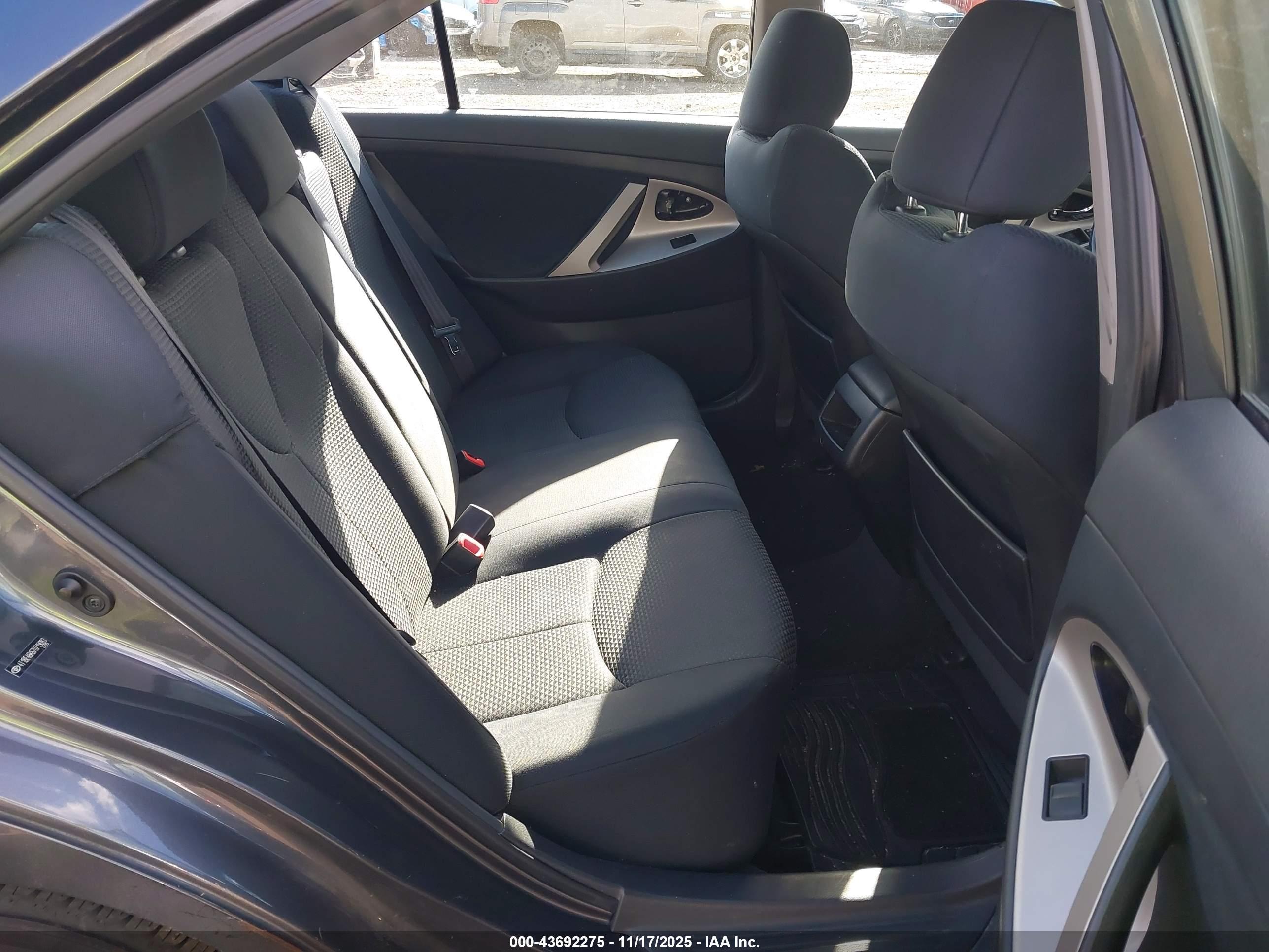 TOYOTA CAMRY image 8