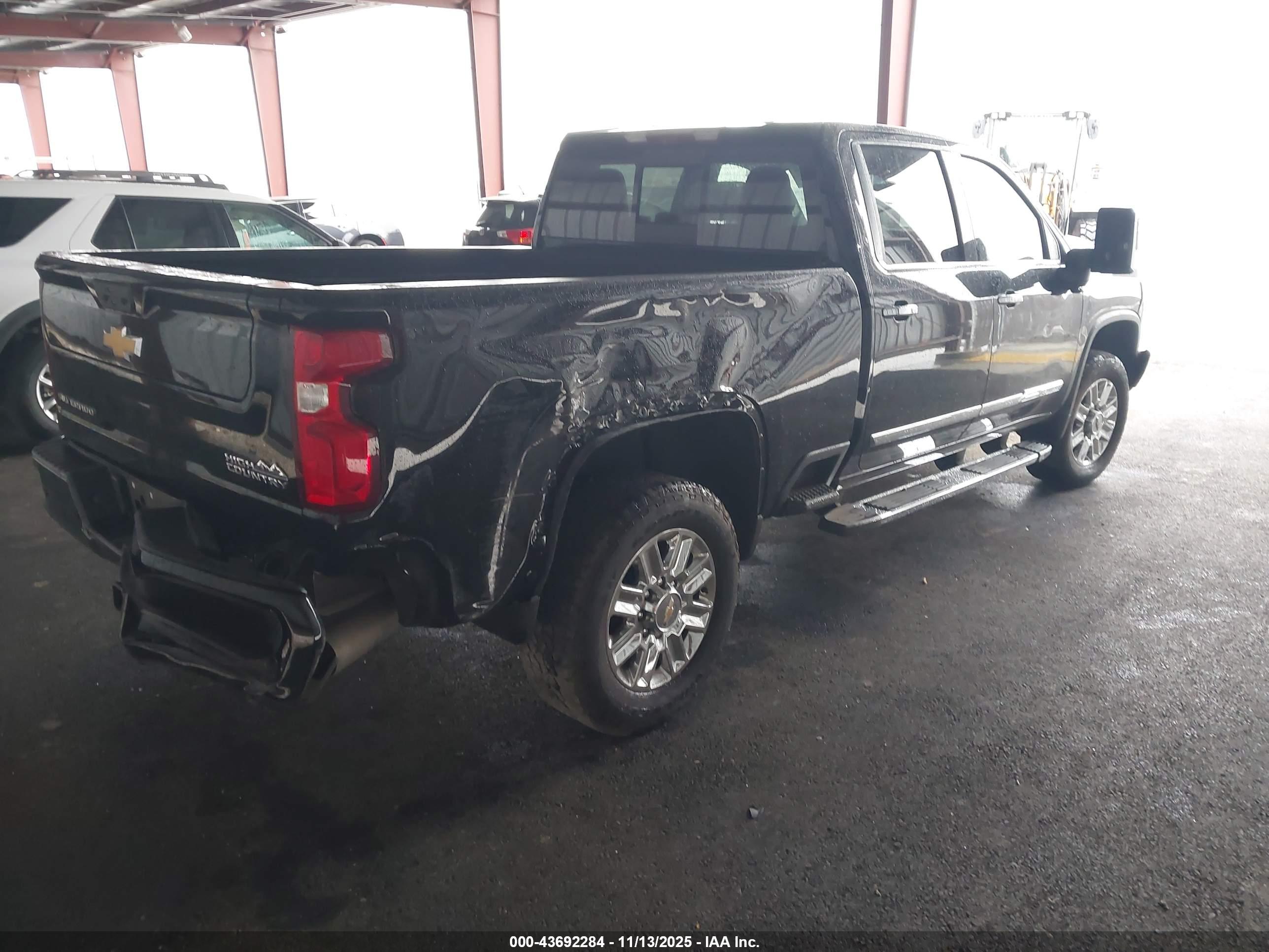 CHEVROLET SILVERADO image 4