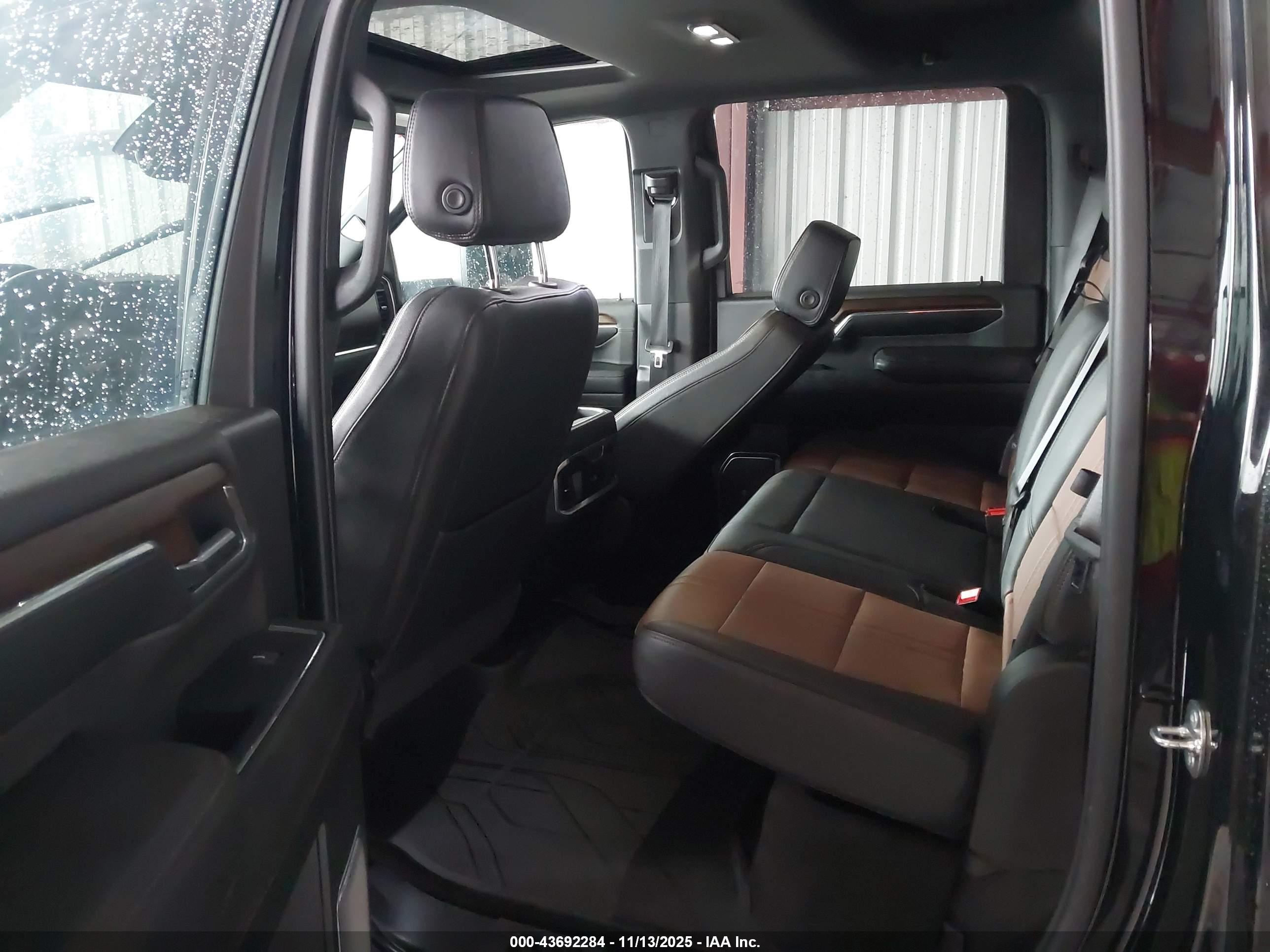 CHEVROLET SILVERADO image 8