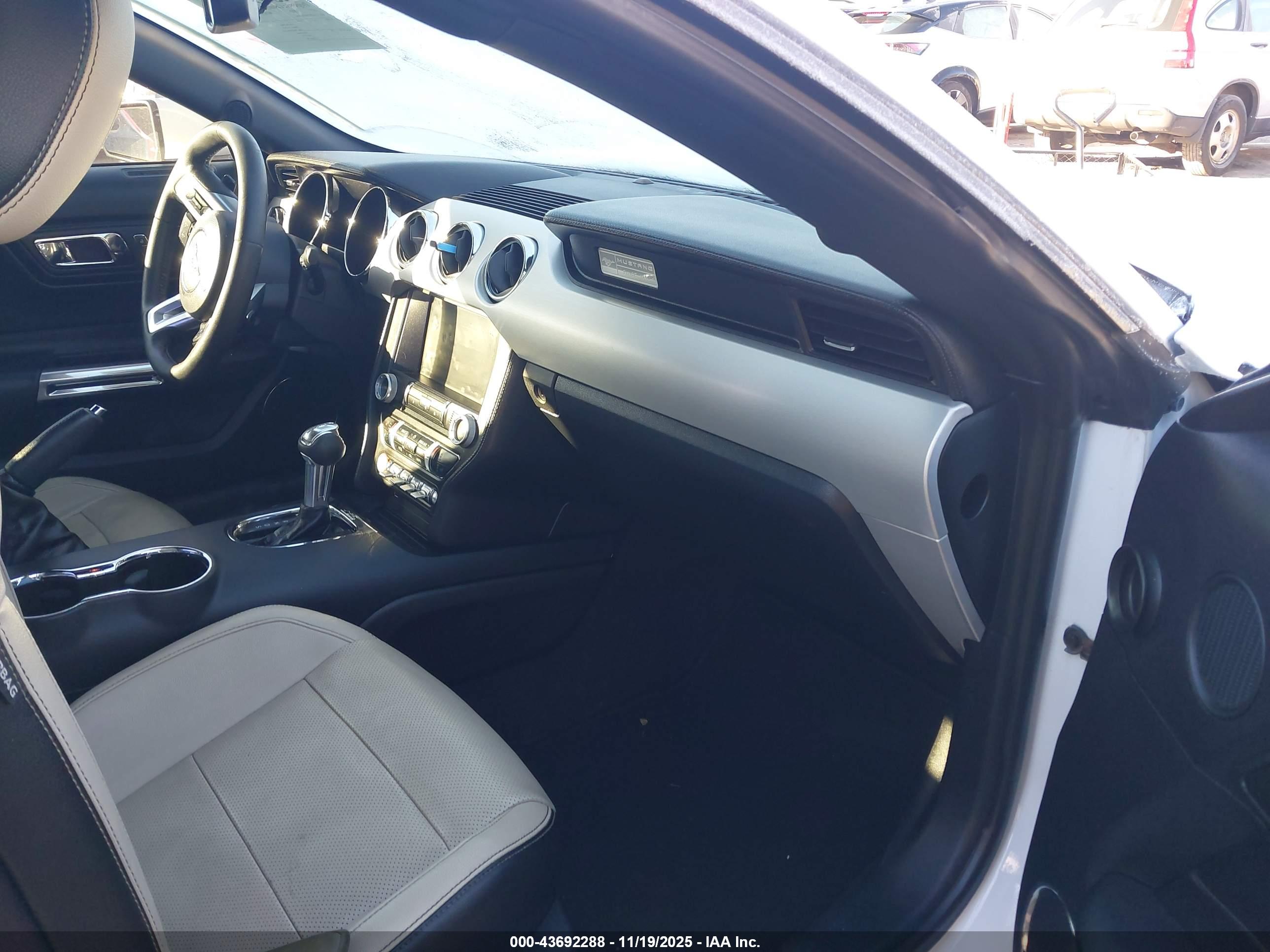 FORD MUSTANG image 5