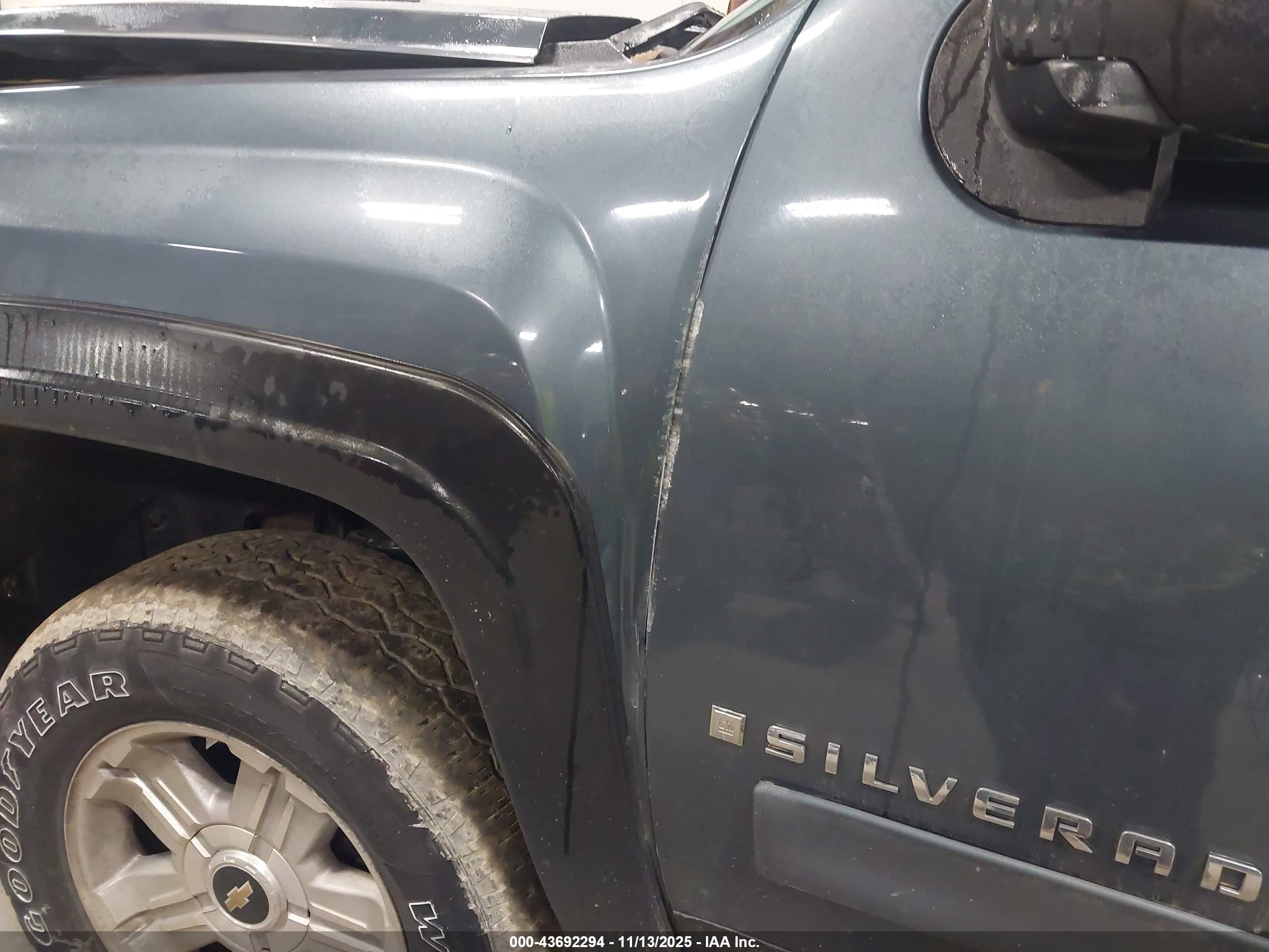 CHEVROLET SILVERADO image 6
