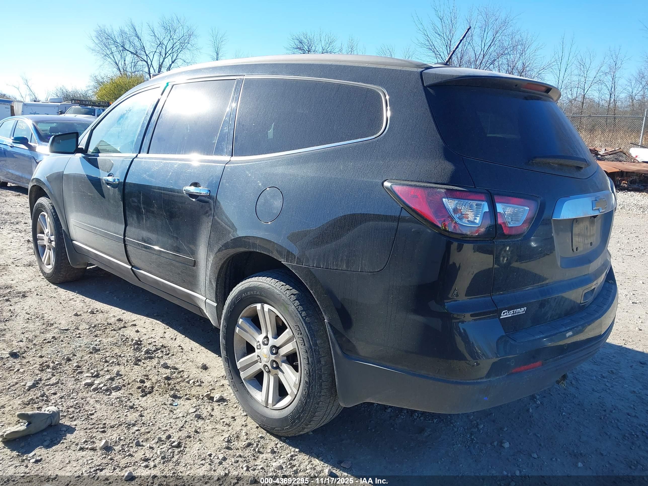 CHEVROLET TRAVERSE image 3