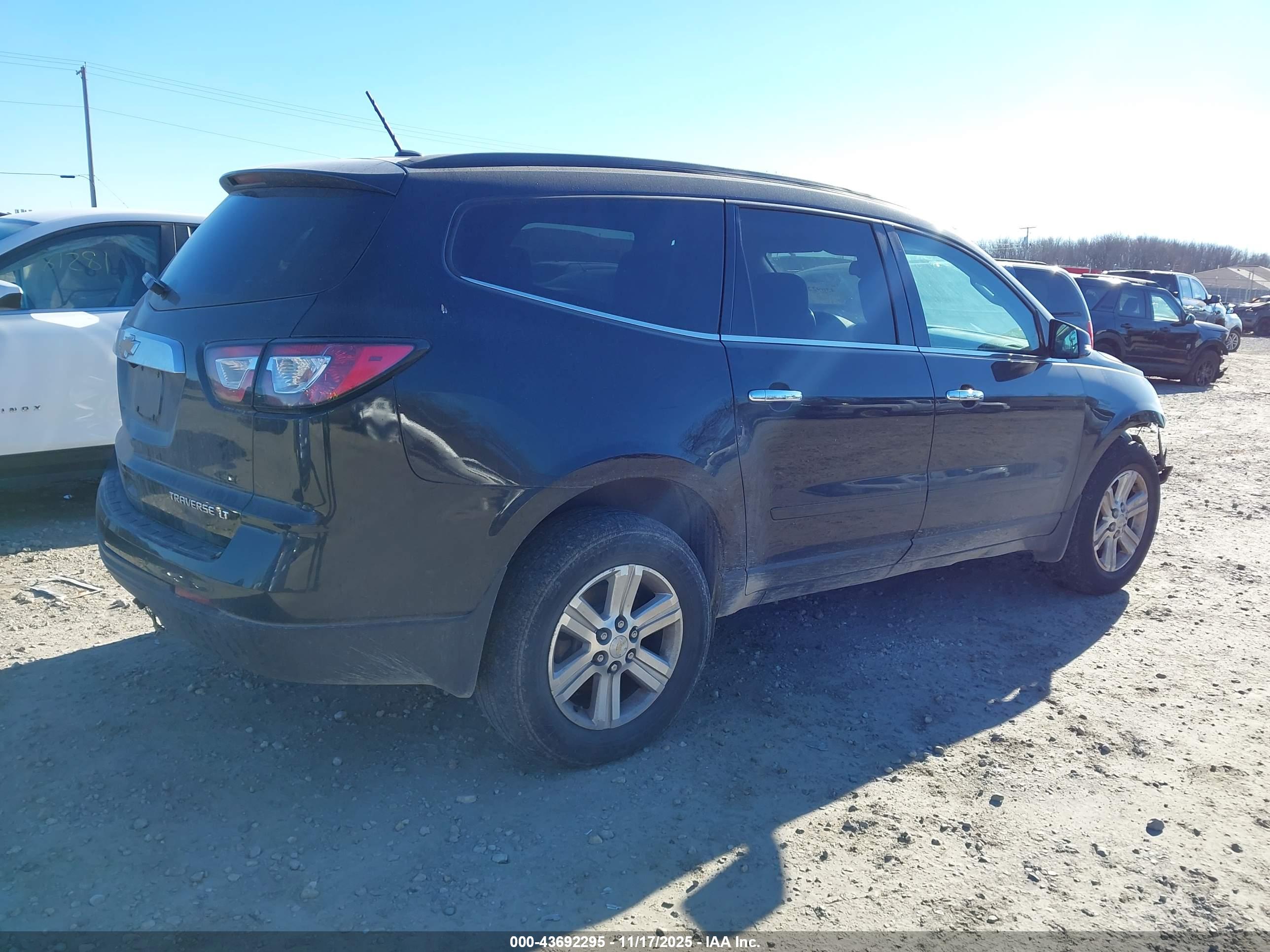 CHEVROLET TRAVERSE image 4