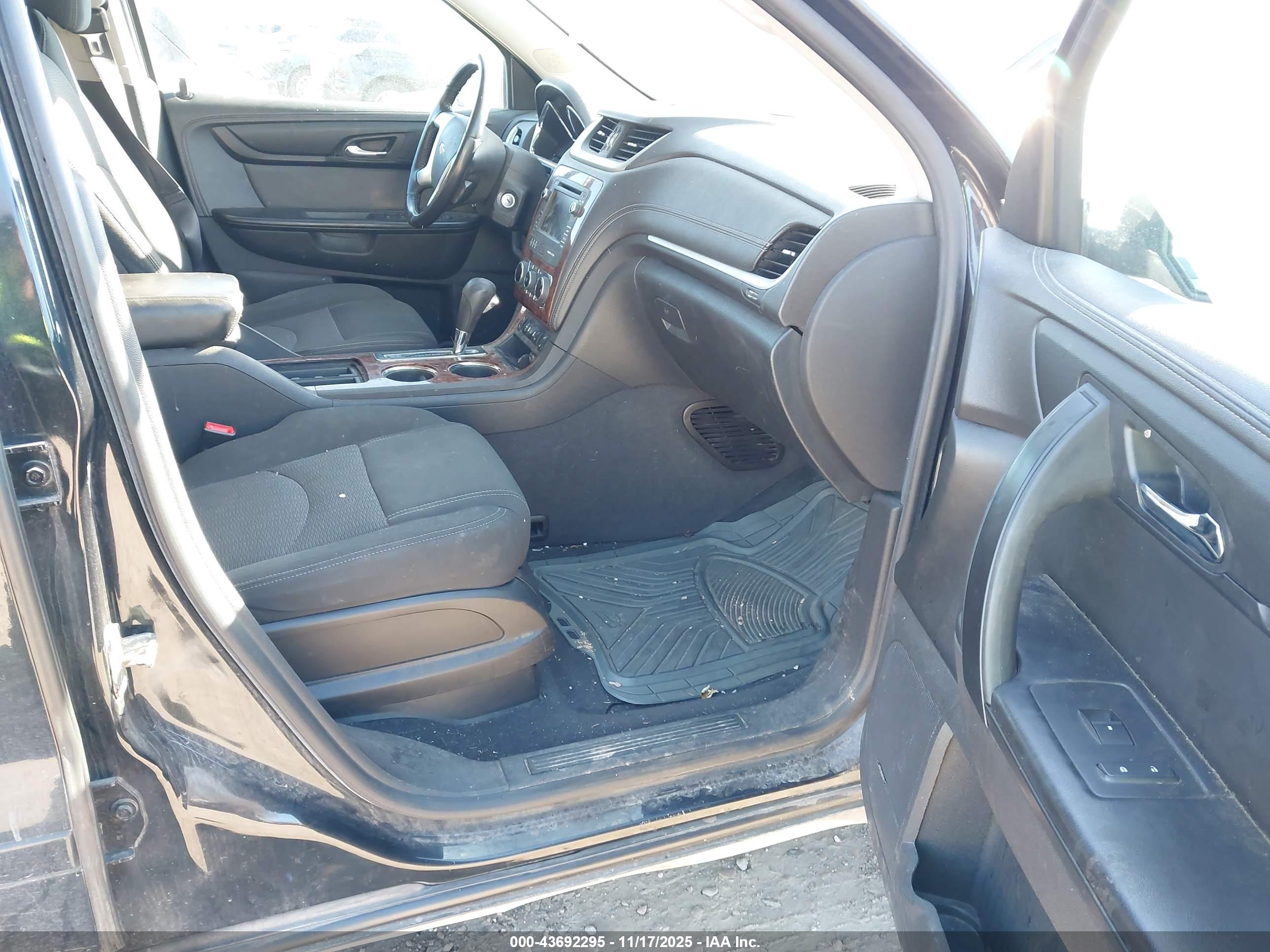 CHEVROLET TRAVERSE image 5