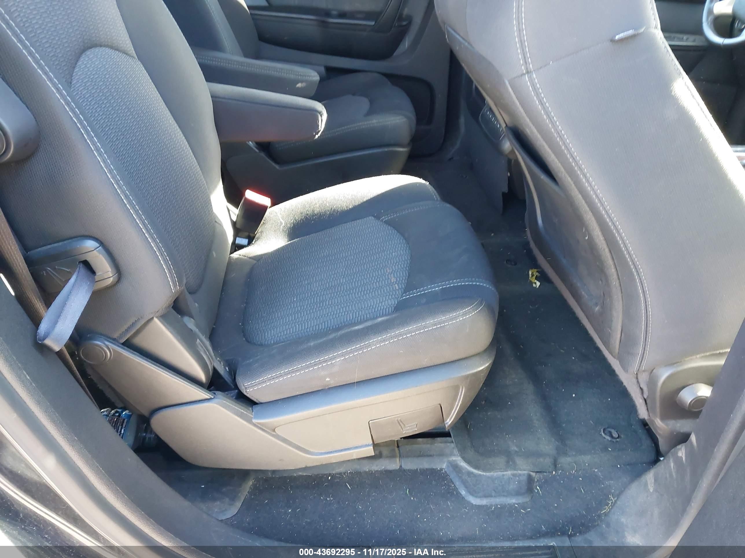CHEVROLET TRAVERSE image 8