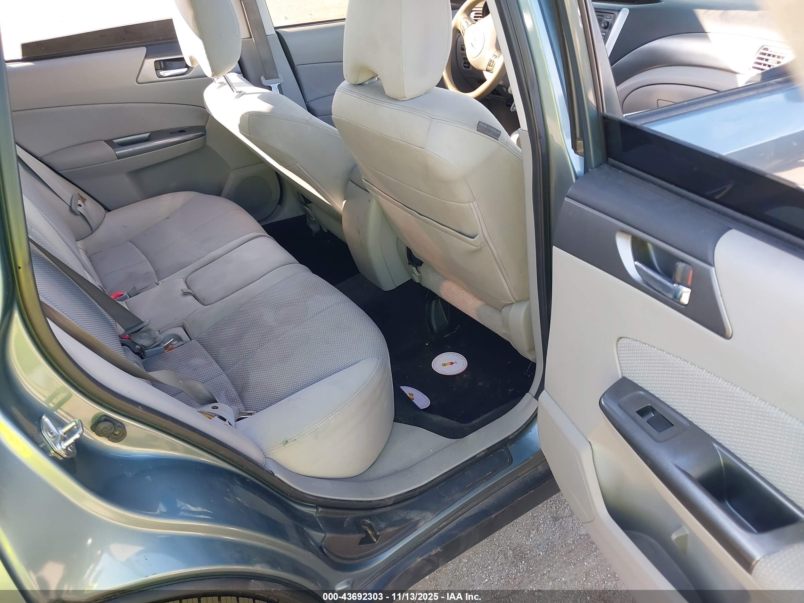 SUBARU FORESTER image 8