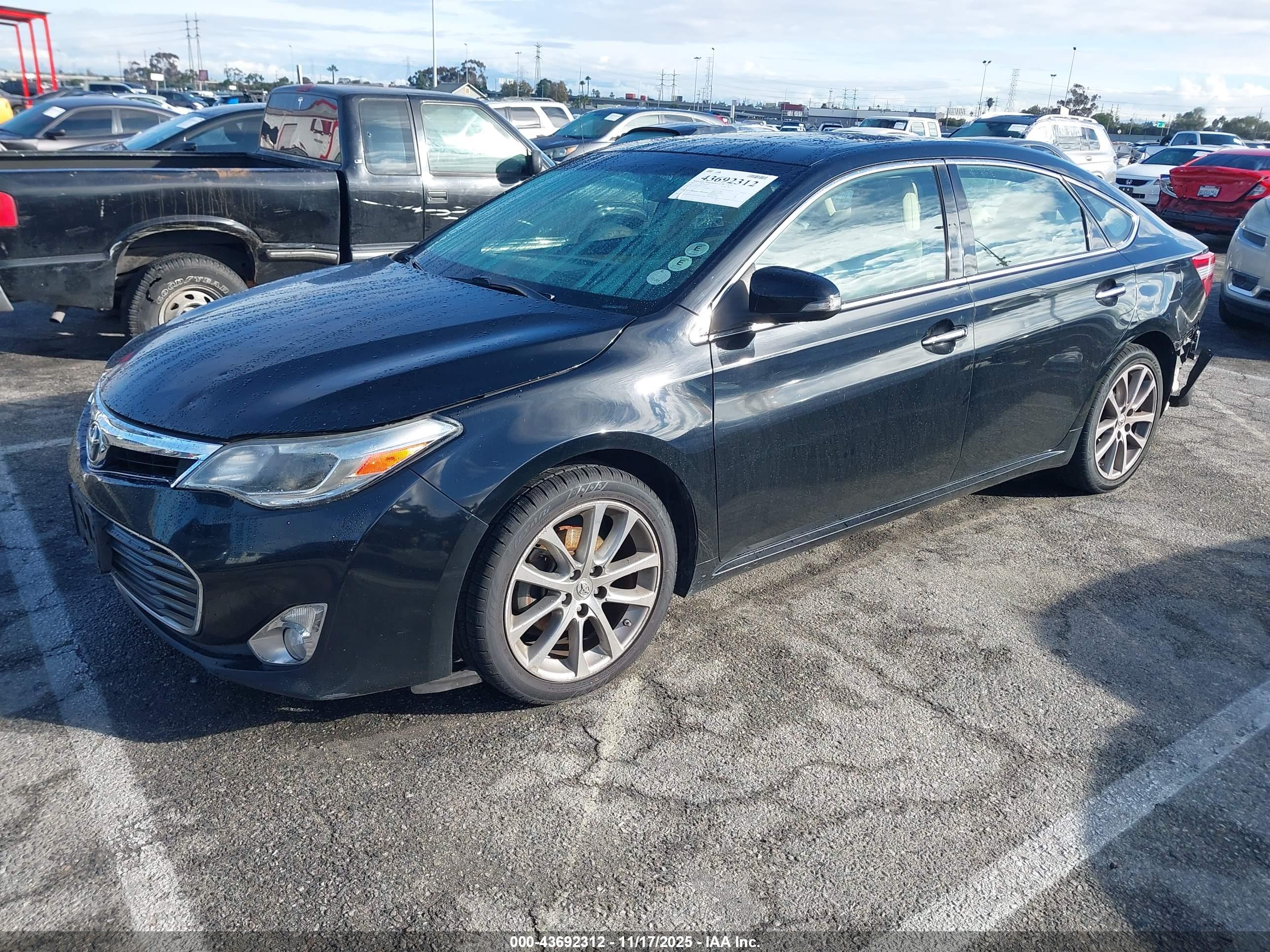 TOYOTA AVALON image 2