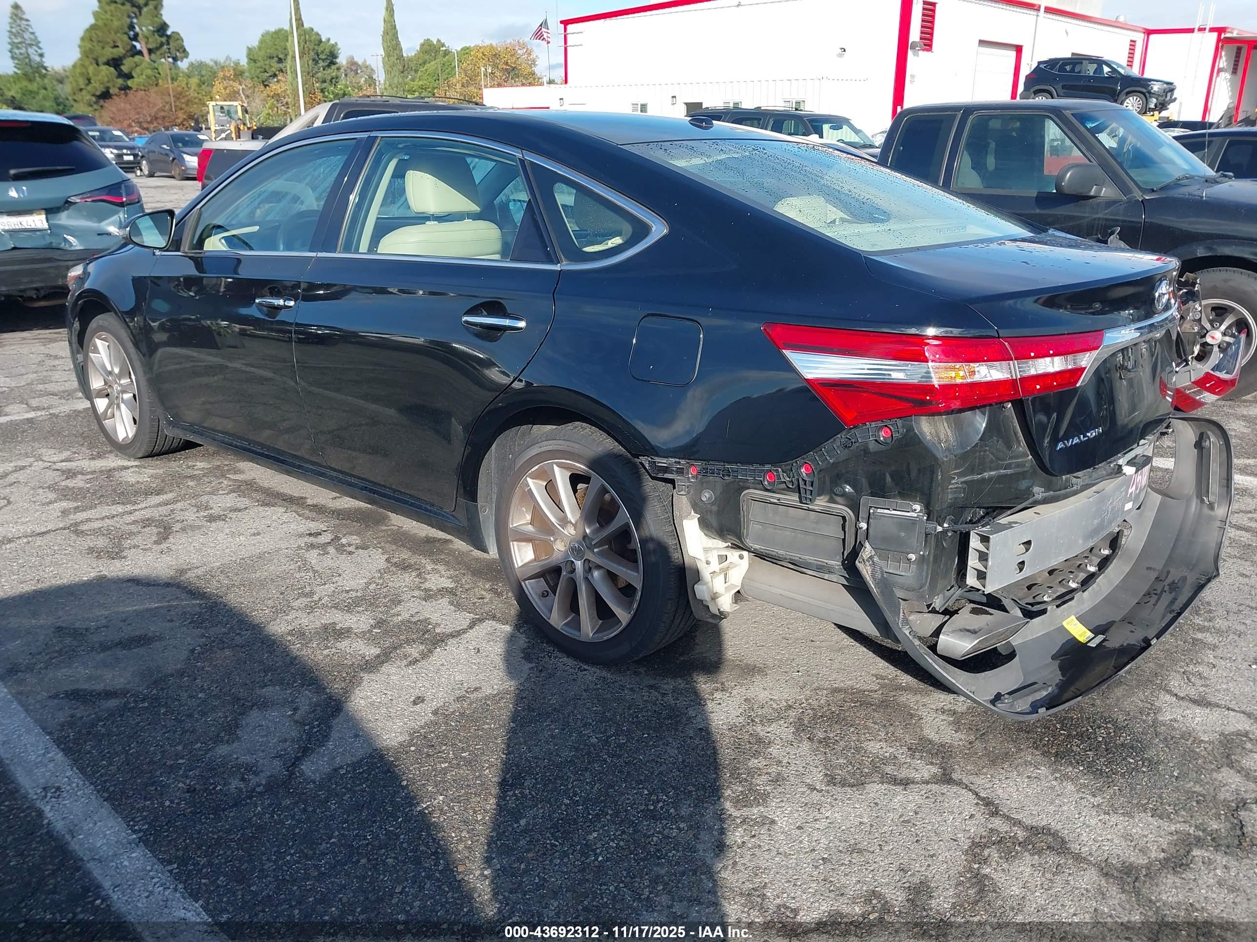 TOYOTA AVALON image 3