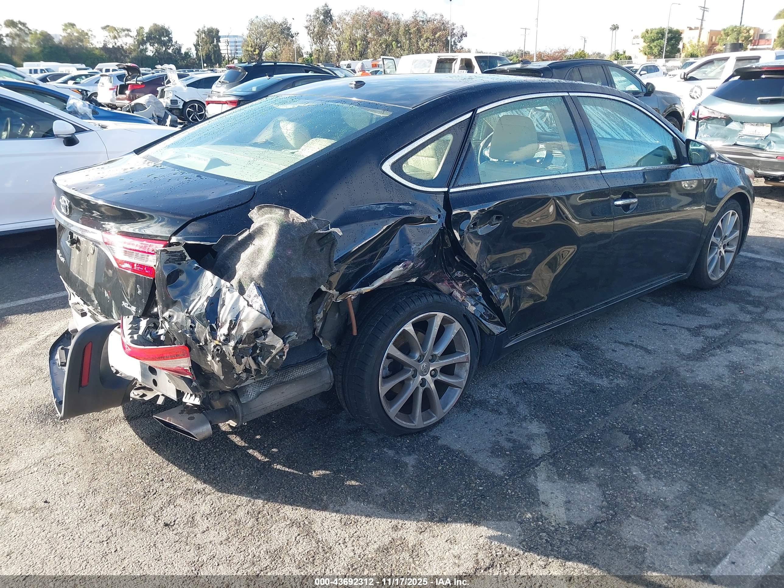TOYOTA AVALON image 4