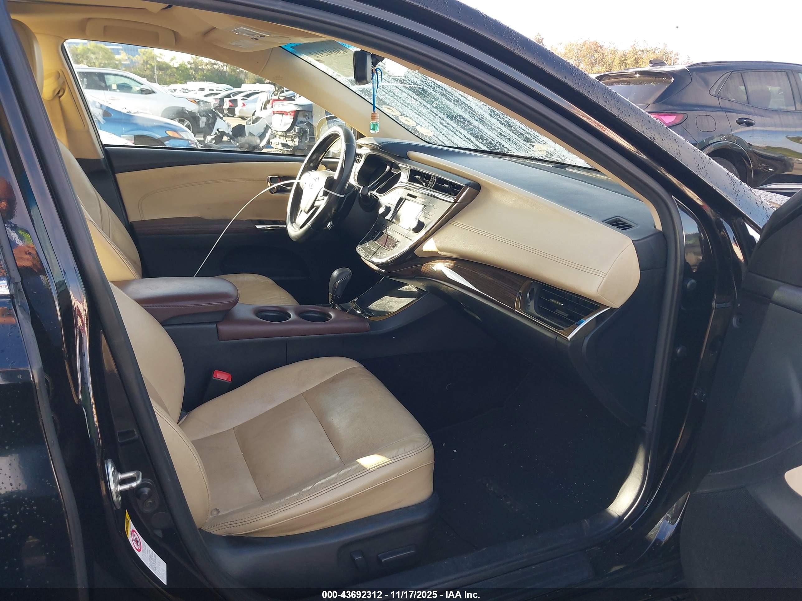 TOYOTA AVALON image 5