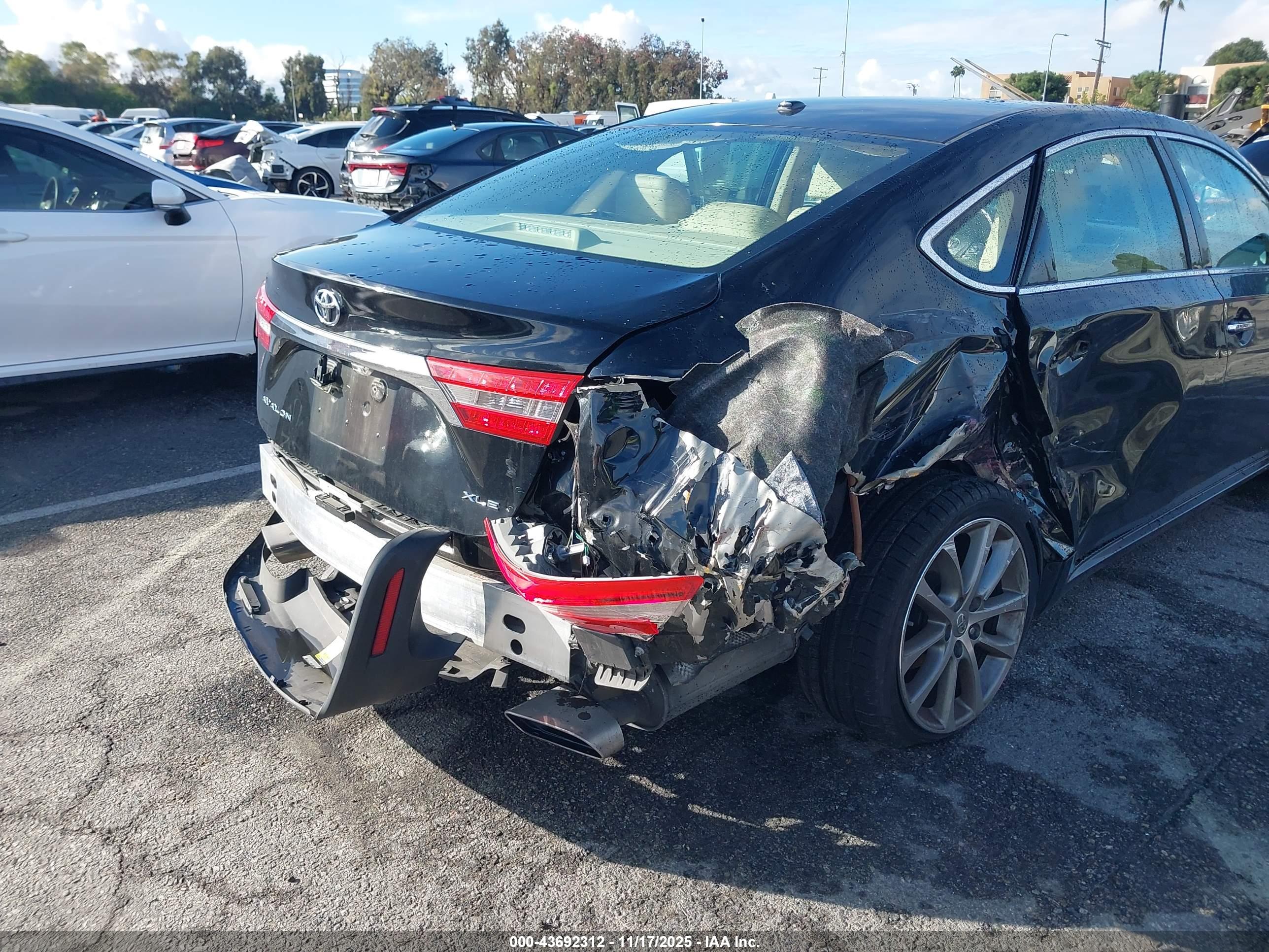 TOYOTA AVALON image 6