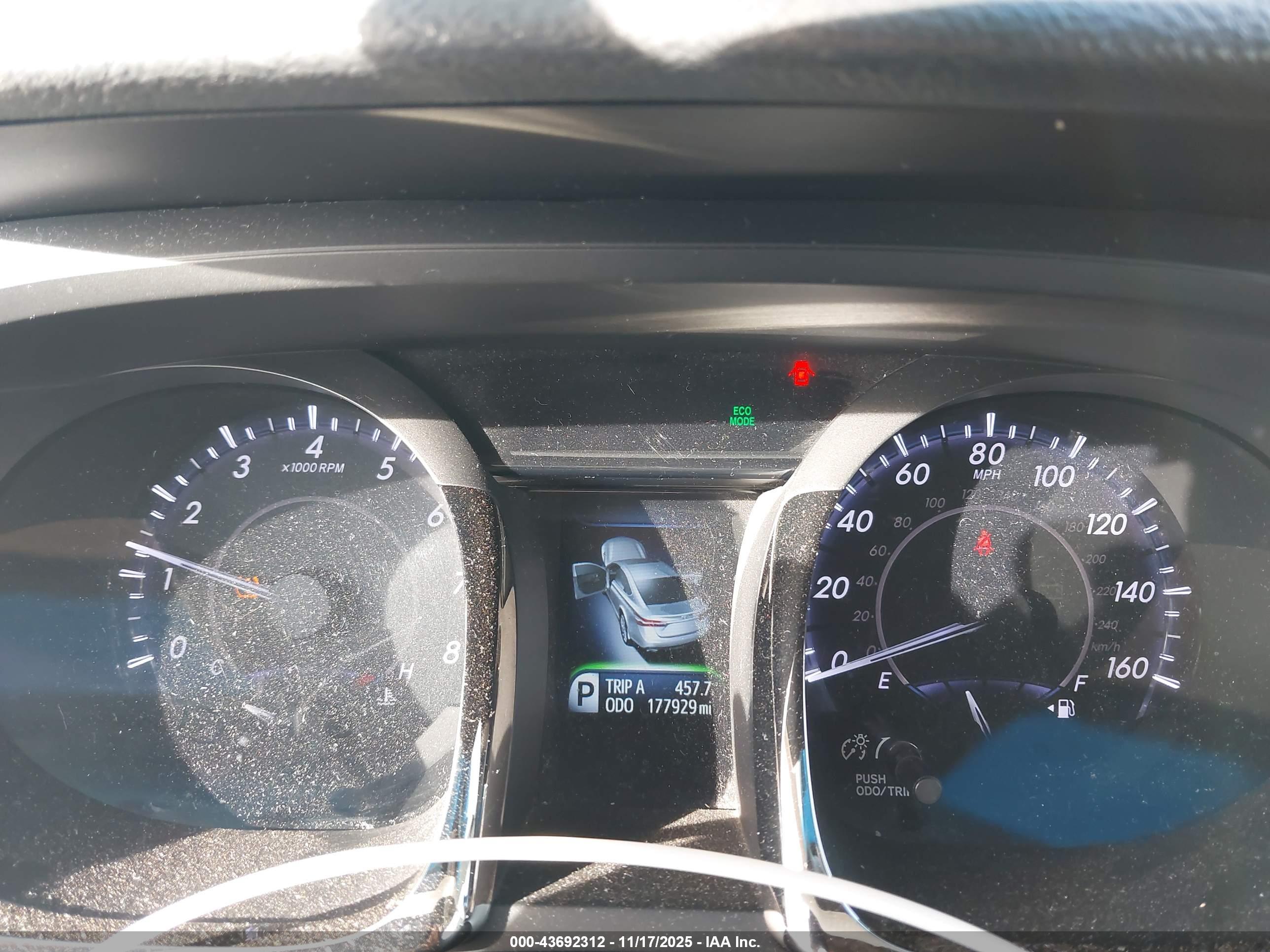 TOYOTA AVALON image 7